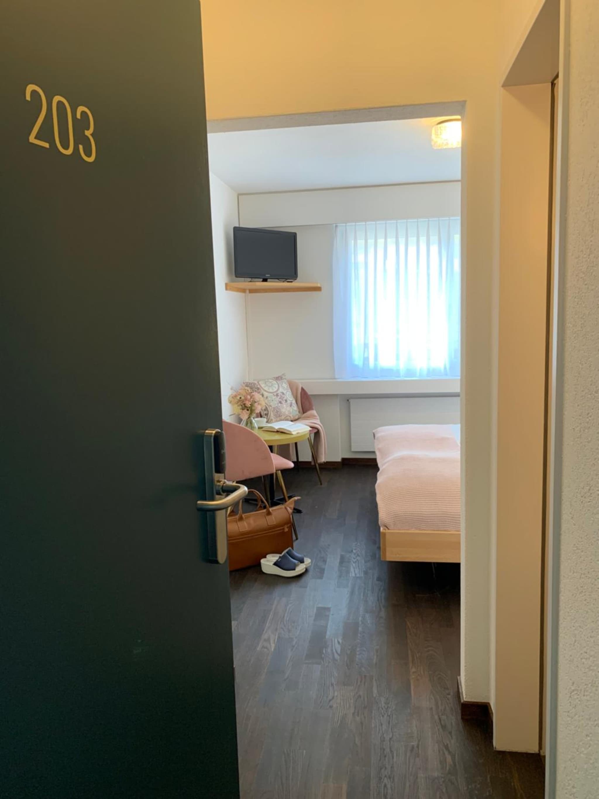 Hotel B&B Stossplatz anytime and easy self Check-in photo 3