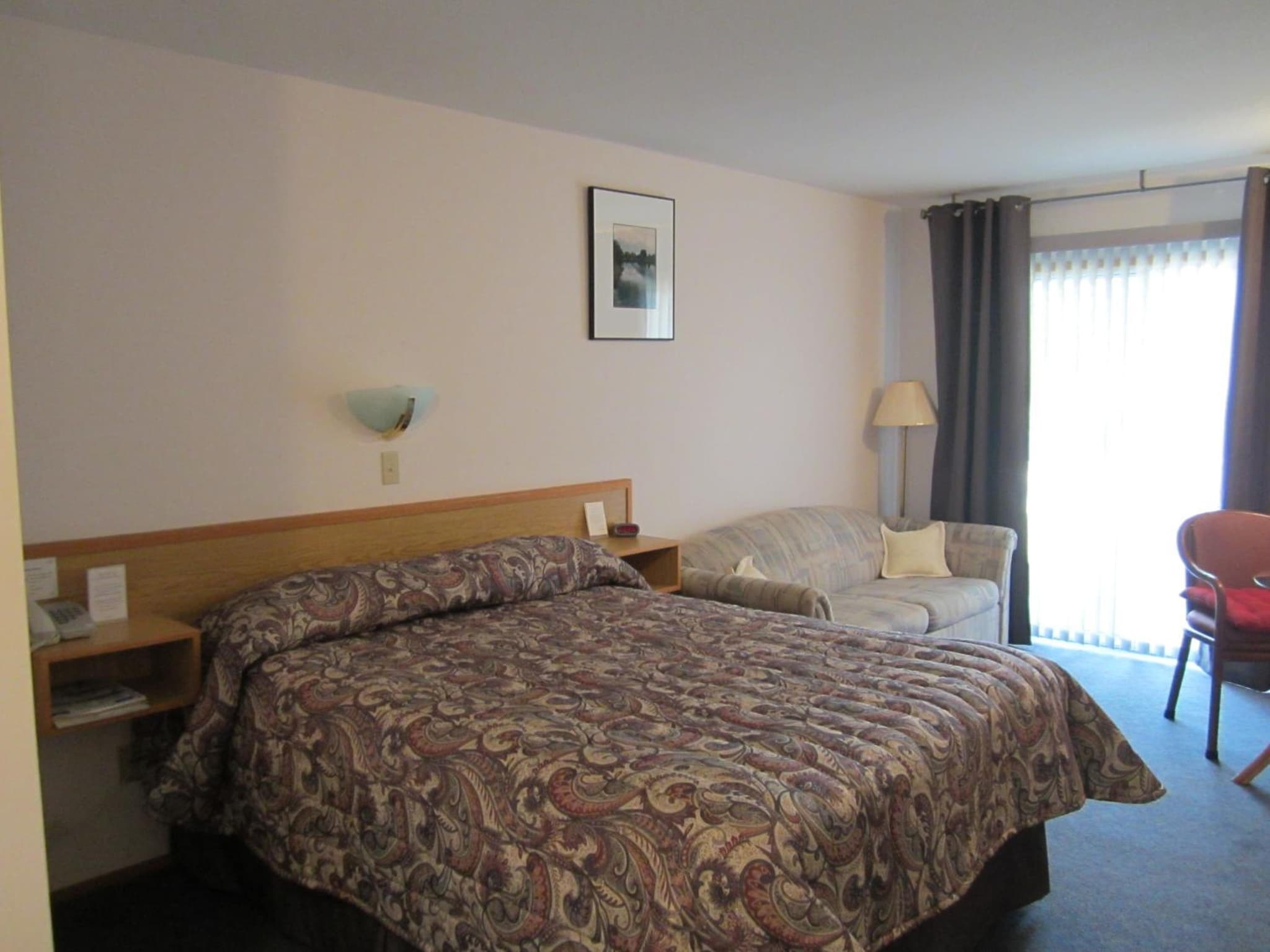 Super 8 by Wyndham Clearwater BC photo 3
