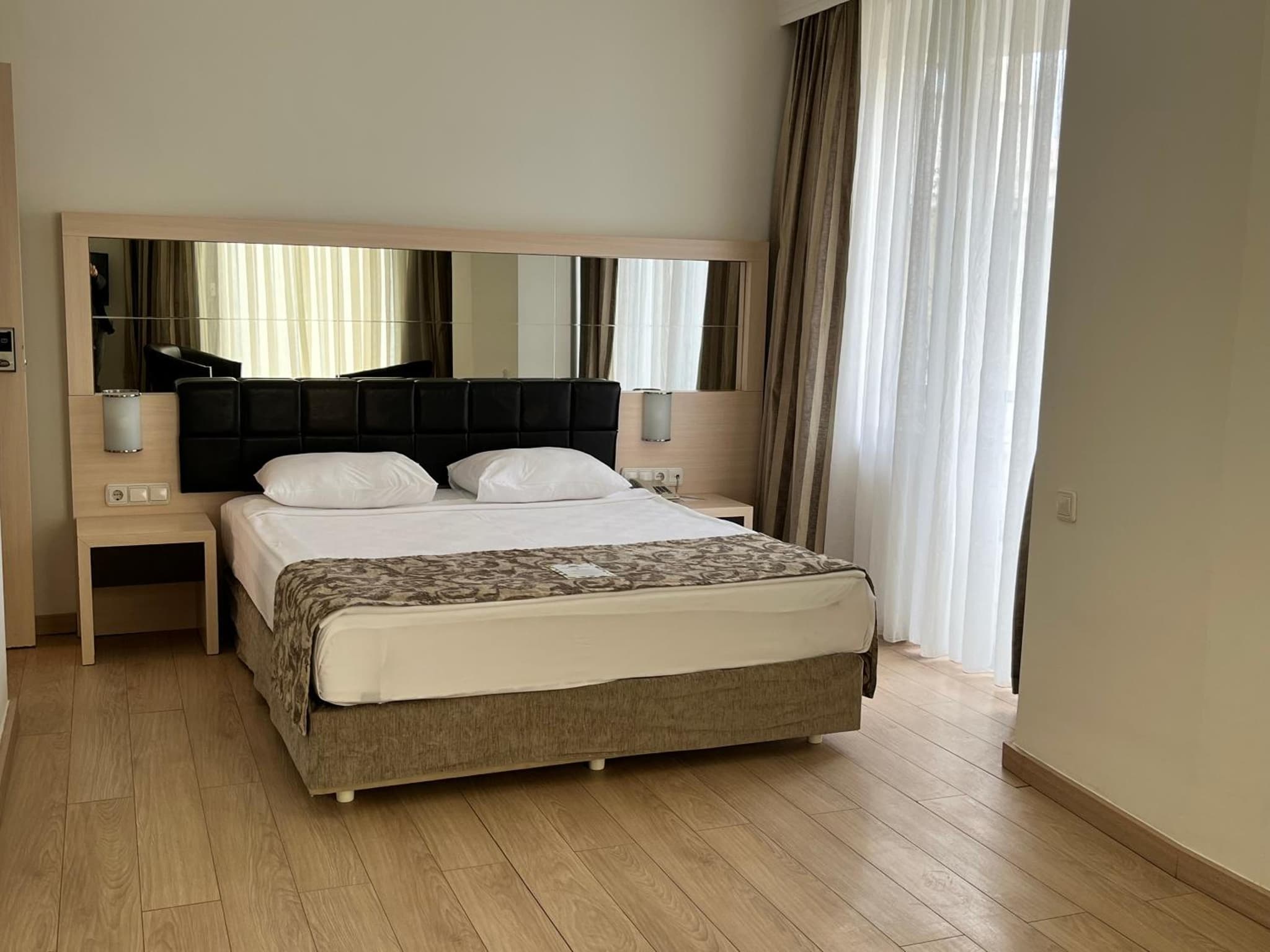 Golden Lotus Hotel photo 2