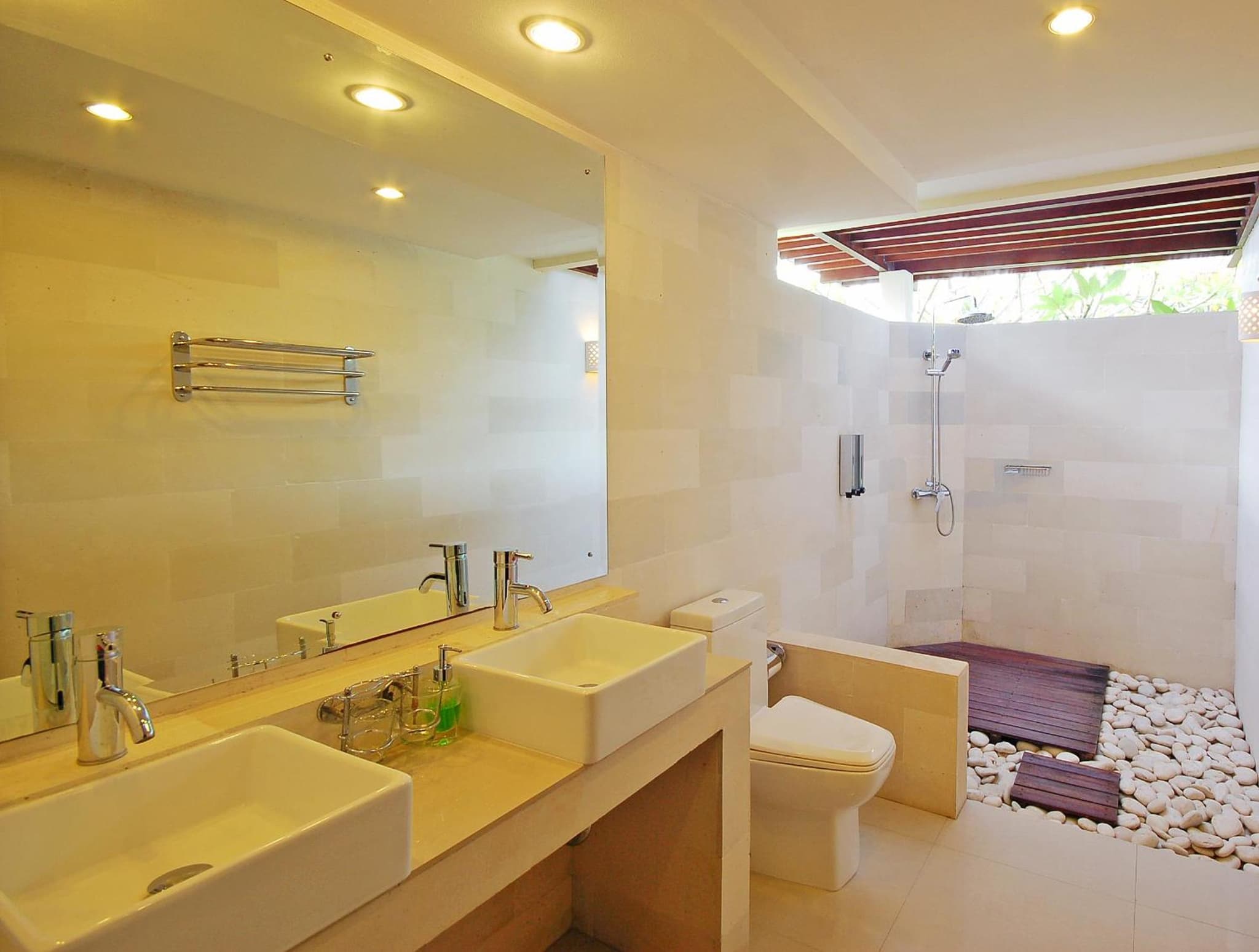 Frangipani Beach Hotel photo 2