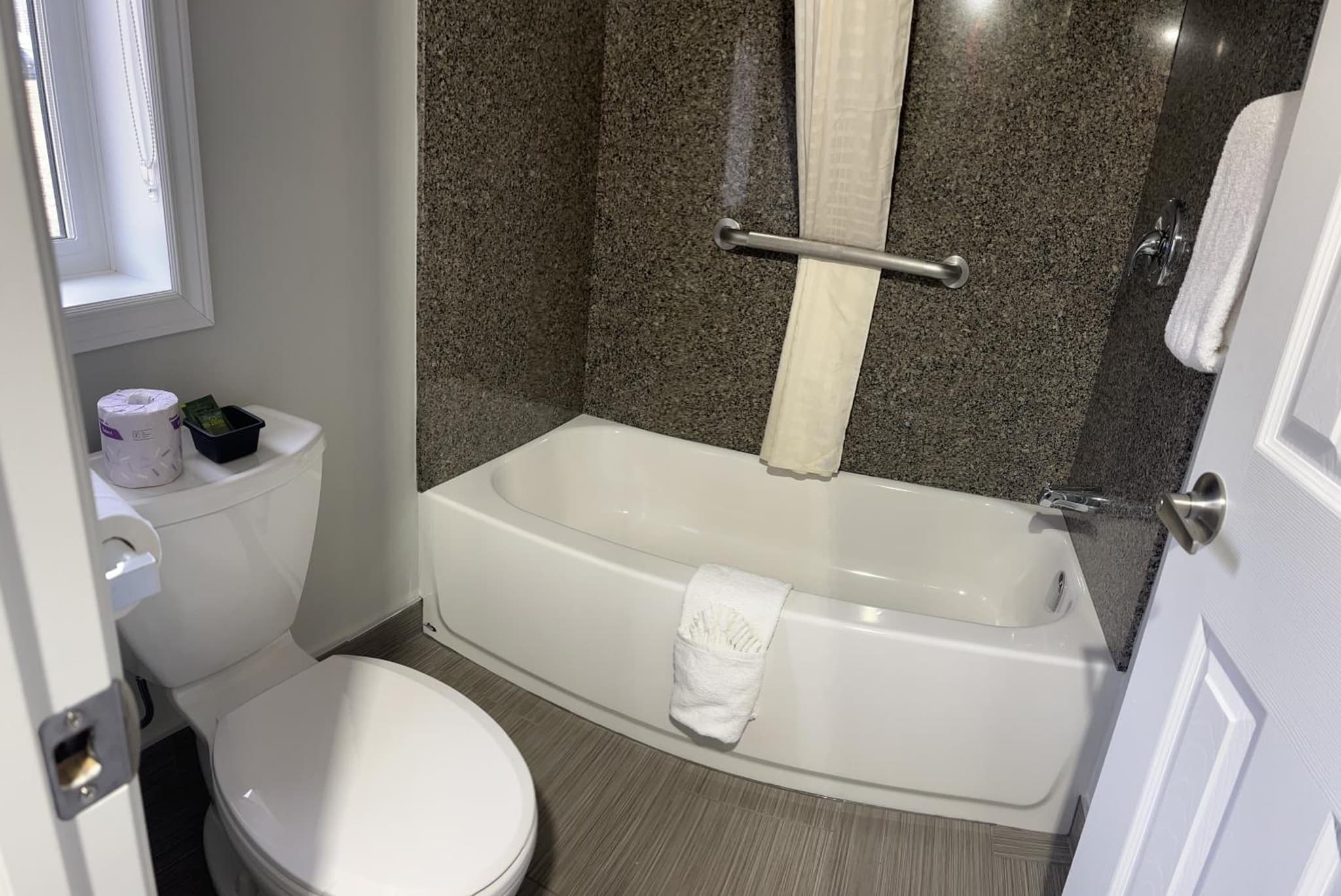 Budget Inn photo 8