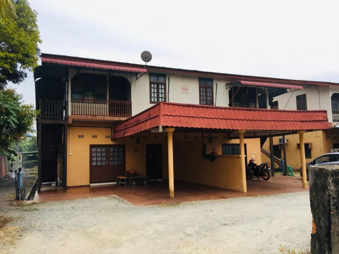 Abah homestay 138a Losong haji mamat 21000 kuala Terengganu