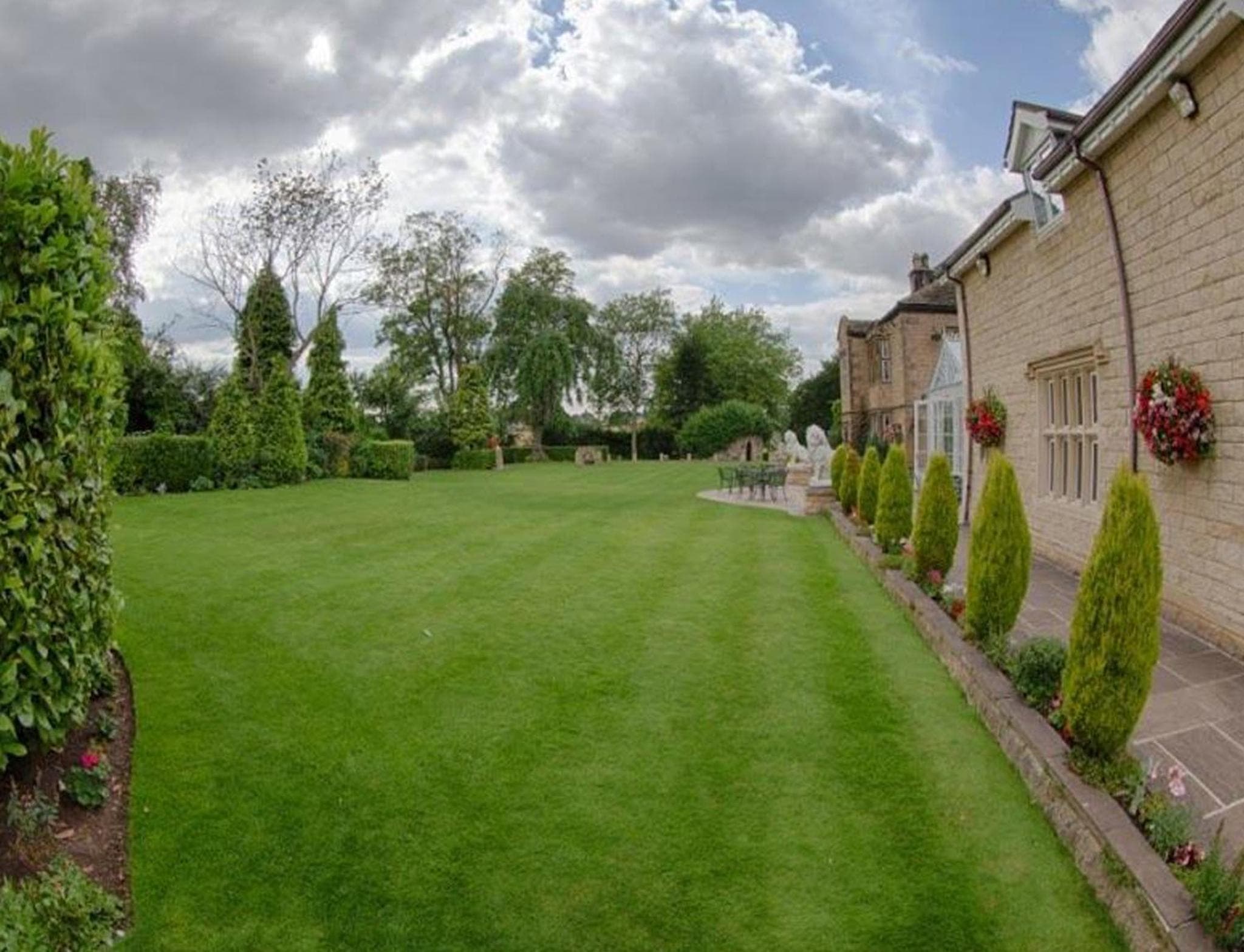 Rogerthorpe Manor Hotel photo 3