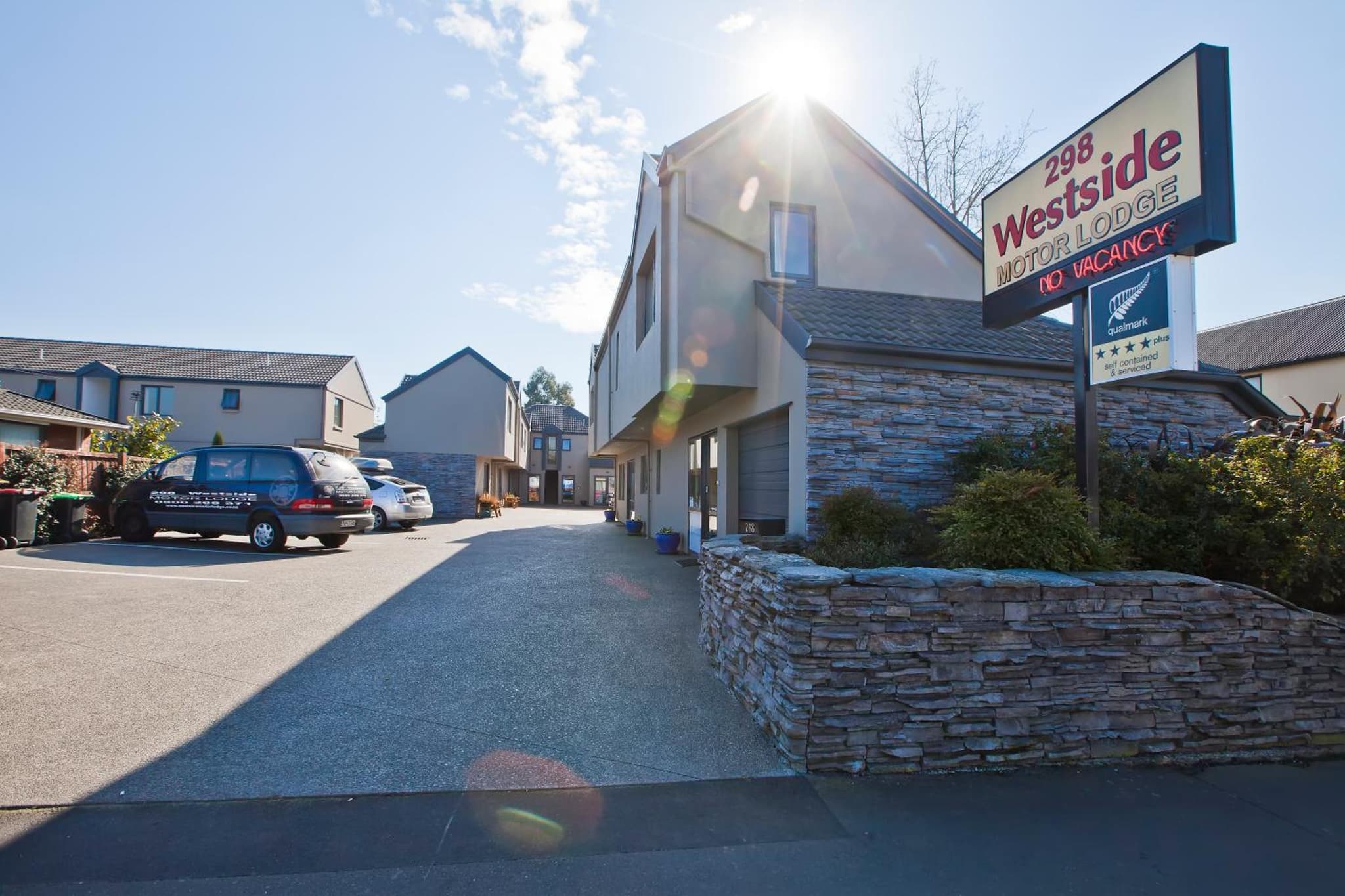 298 Westside Motor Lodge