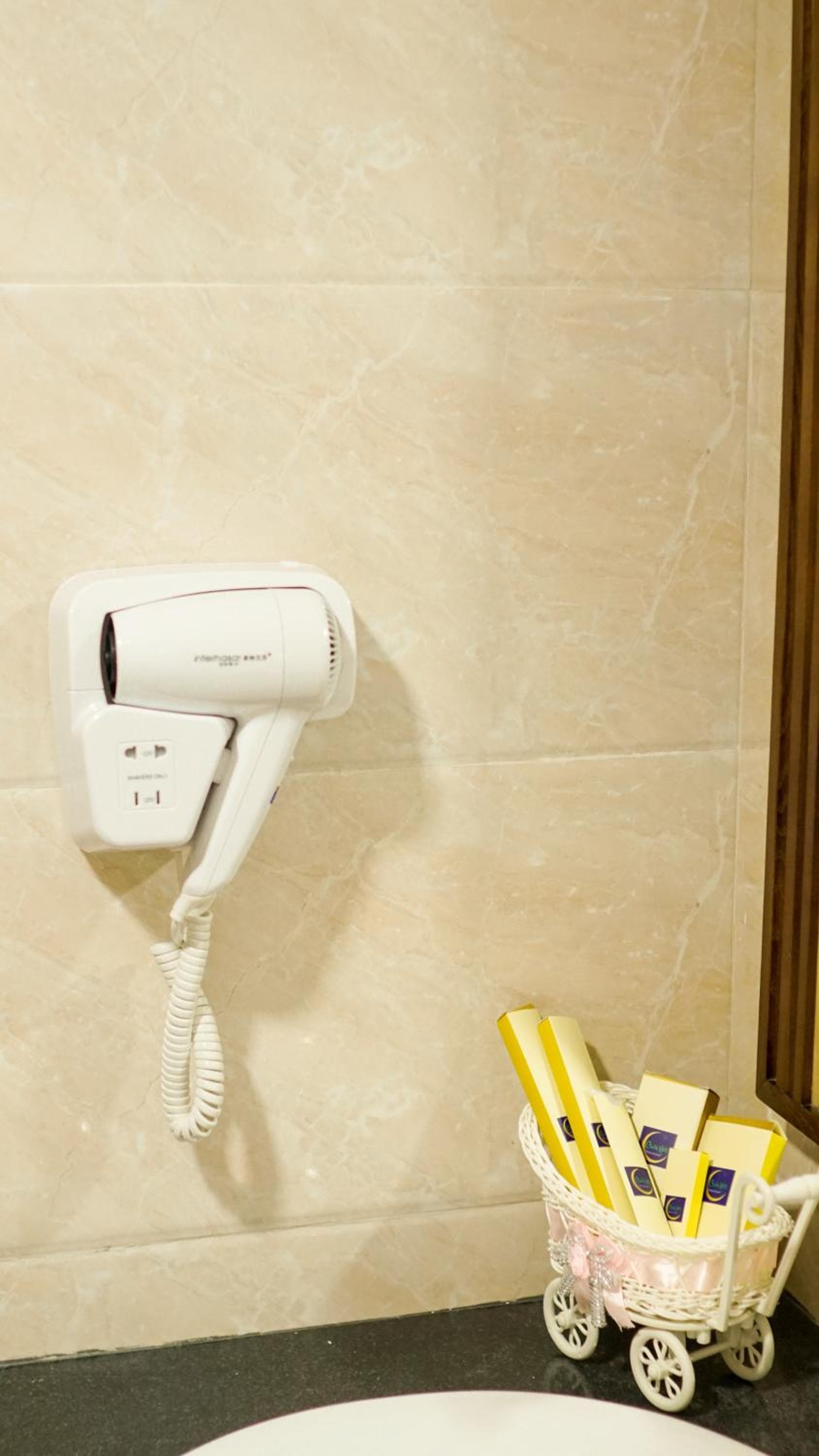 Centre Hotel photo 7