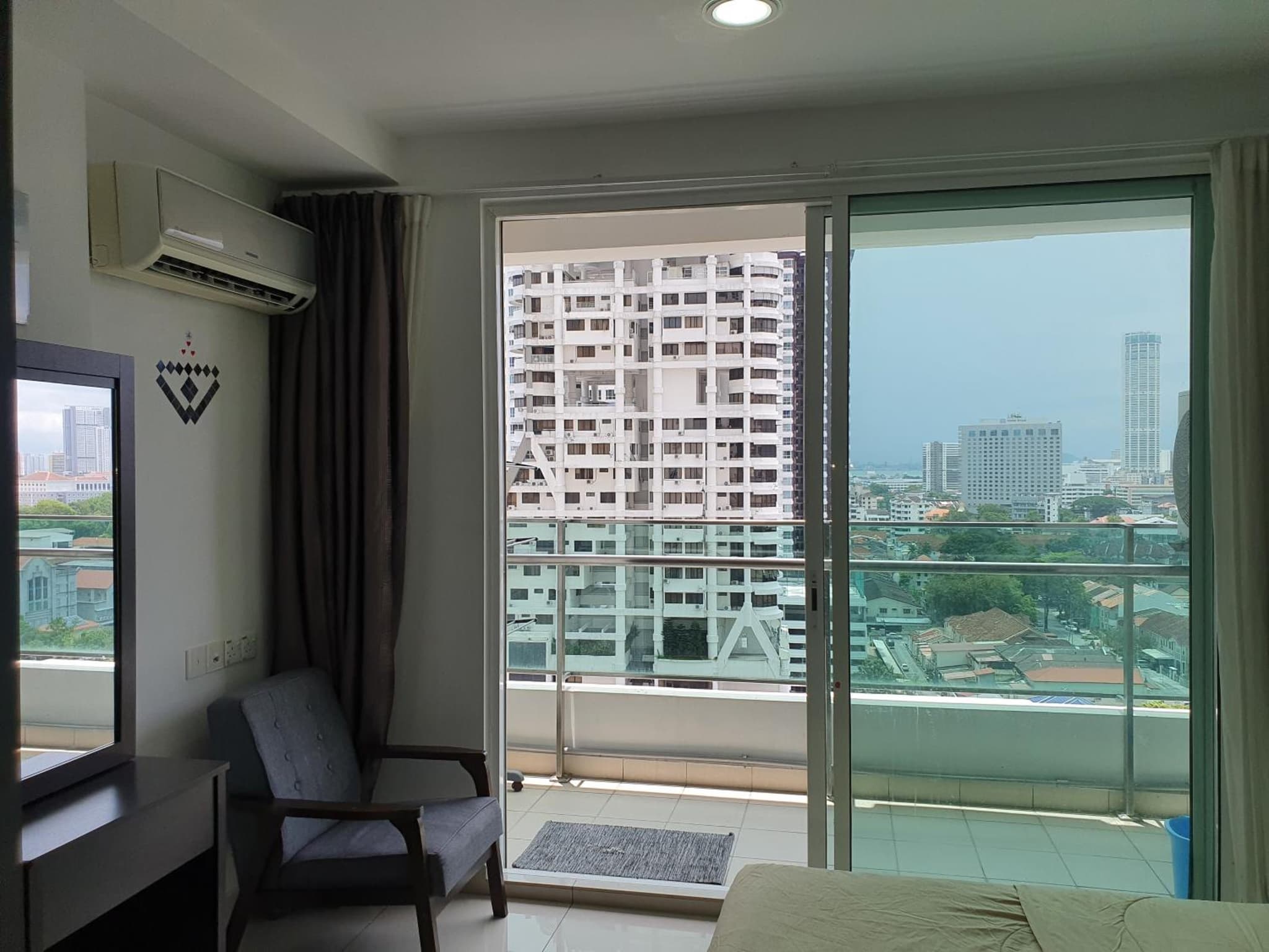 Mansion One by Hejmo Suites photo 4