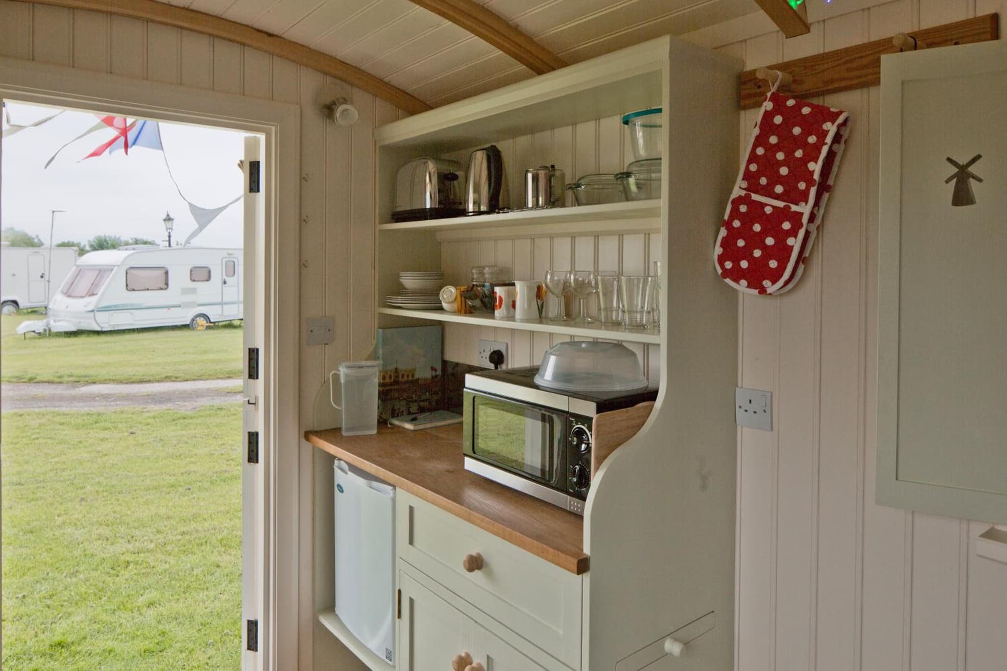 Mill Farm Shepherds Hut photo 2