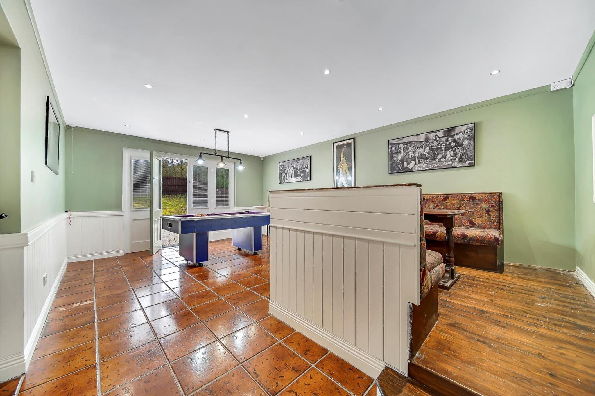Spacious Coastal Accommodation with Games Room - Sleeps 10 photo 9