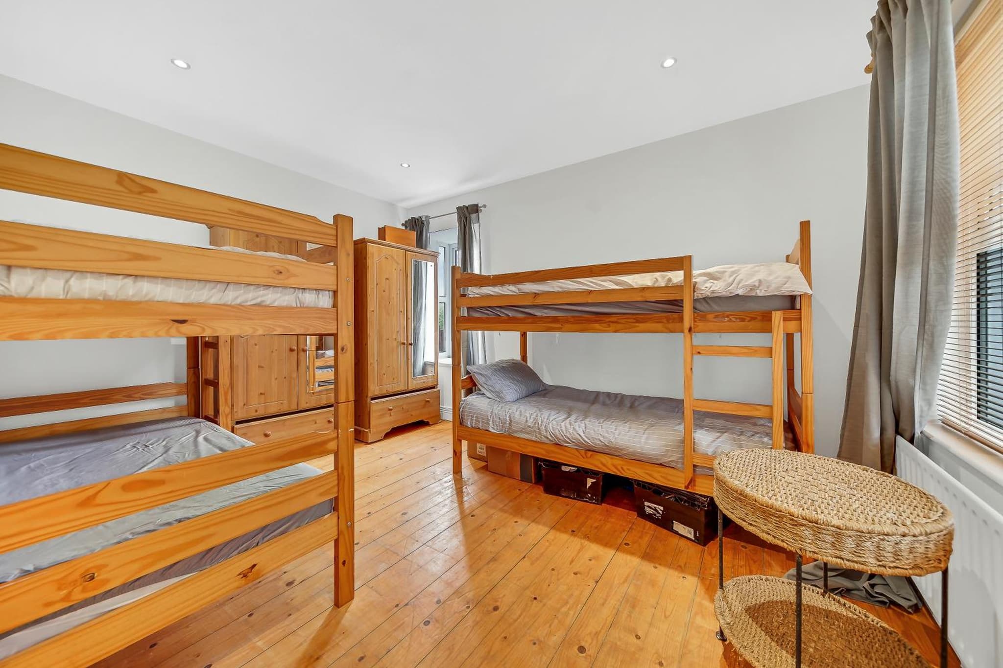 Spacious Coastal Accommodation with Games Room - Sleeps 10 photo 7
