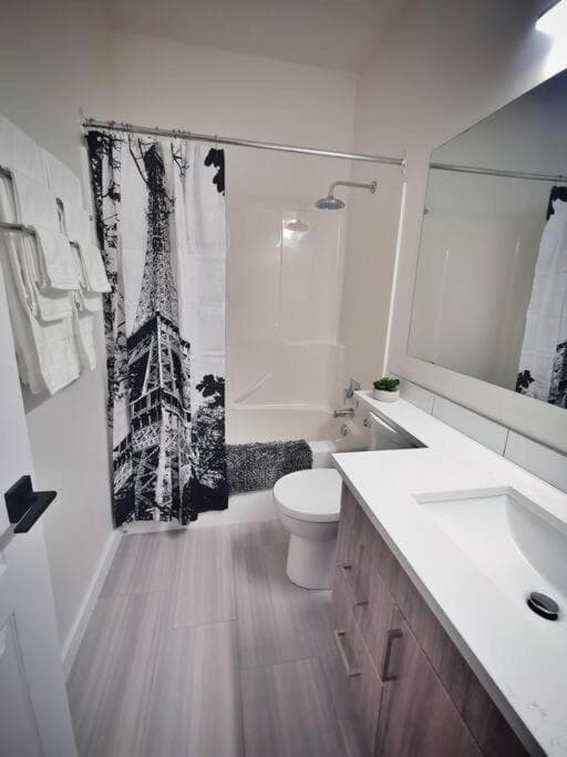 LuxQuarters Kitimat River Suite photo 2