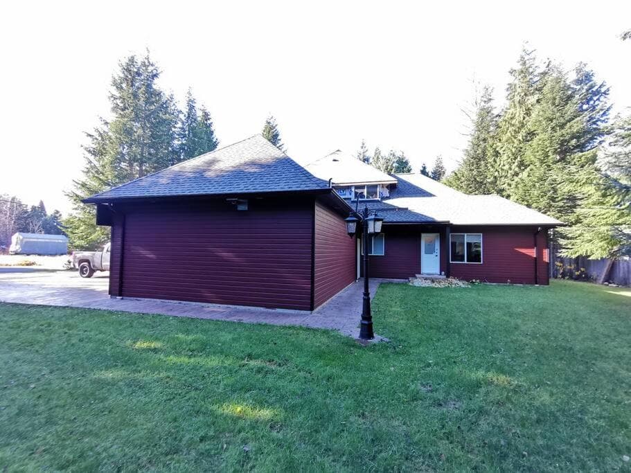 LuxQuarters Kitimat River Suite photo 6