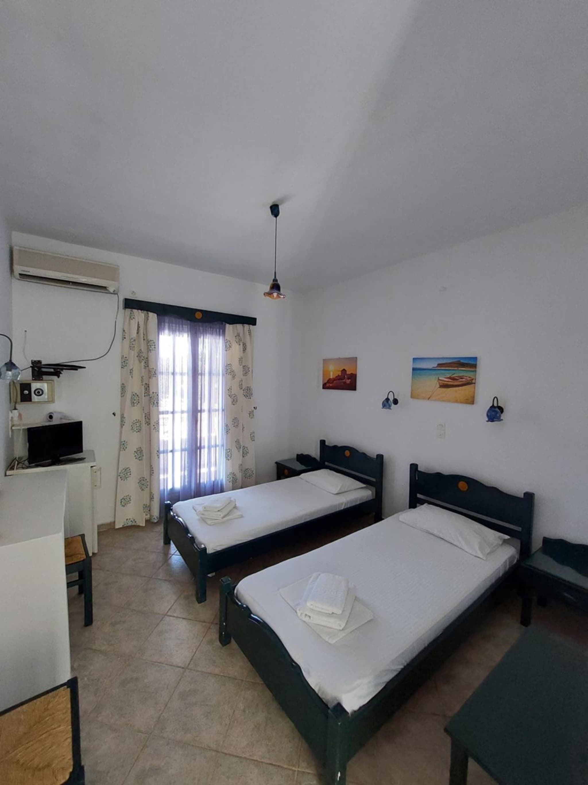 ISALOS ROOMS ON THE BEACH photo 3