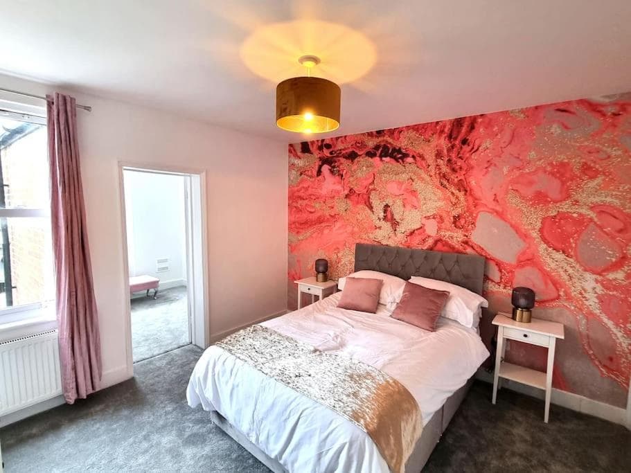 Beautiful & Vibrant City Centre House photo 4