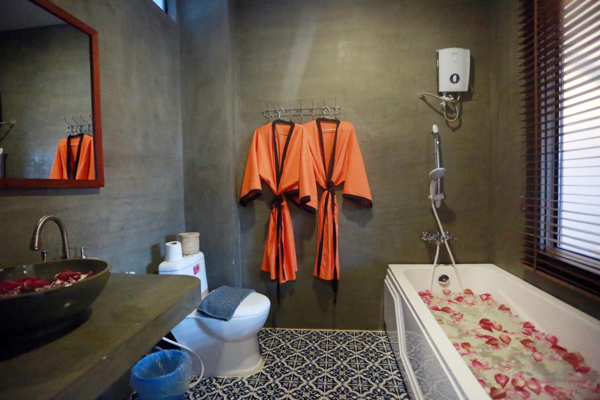 Central Corner Suite photo 7