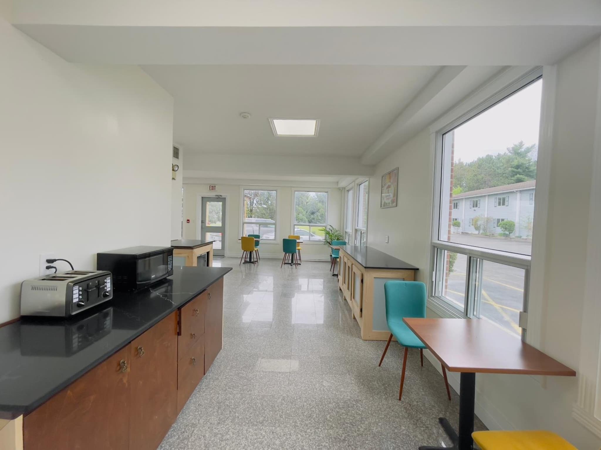 Super 8 by Wyndham Pembroke photo 2