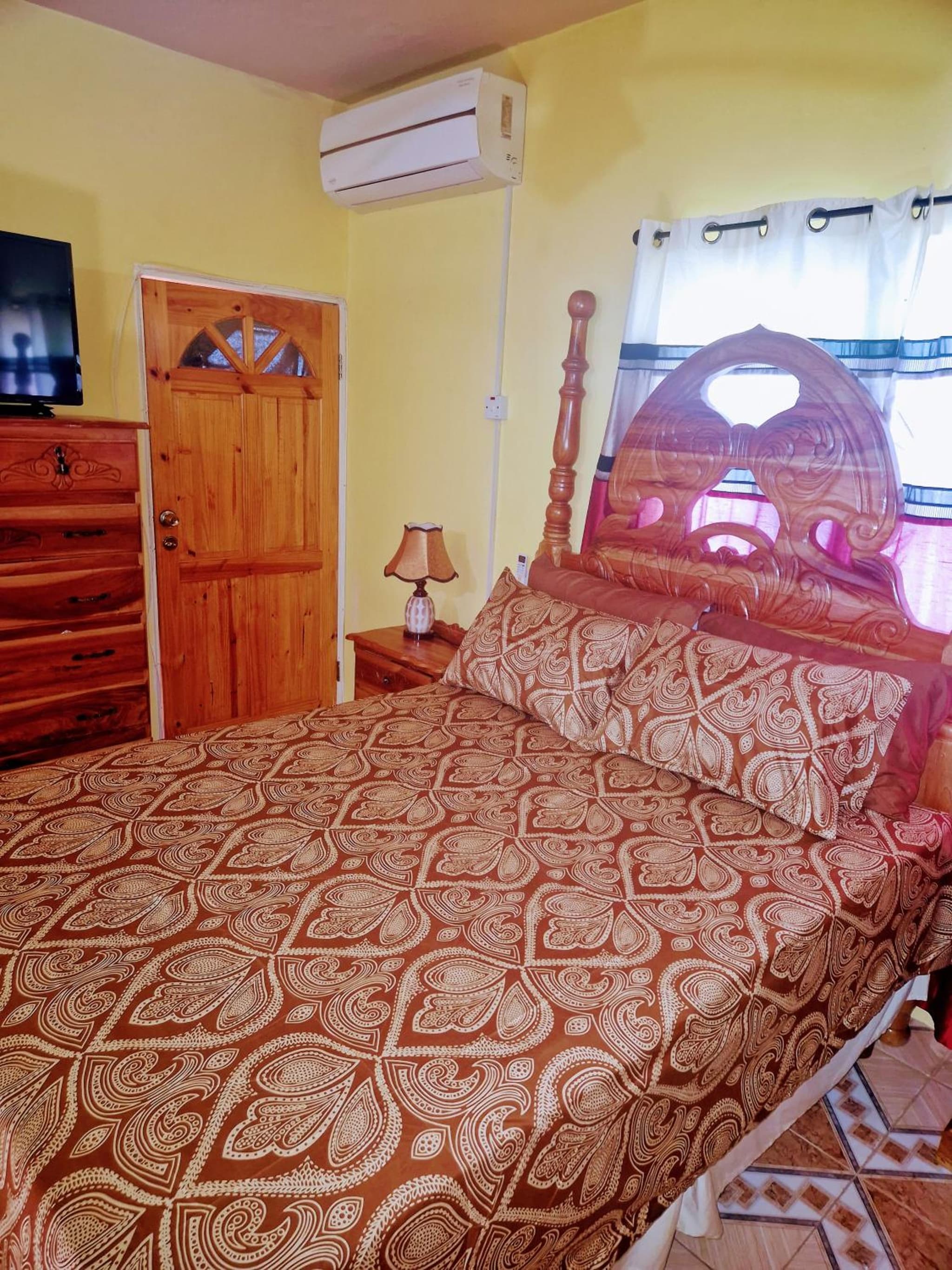 Bev's Rosevilla photo 5