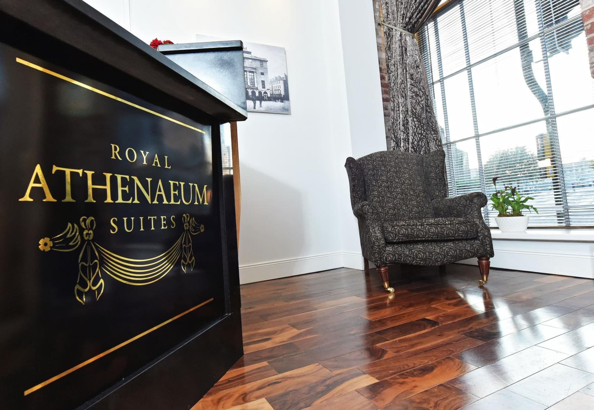 Royal Athenaeum Suites photo 6