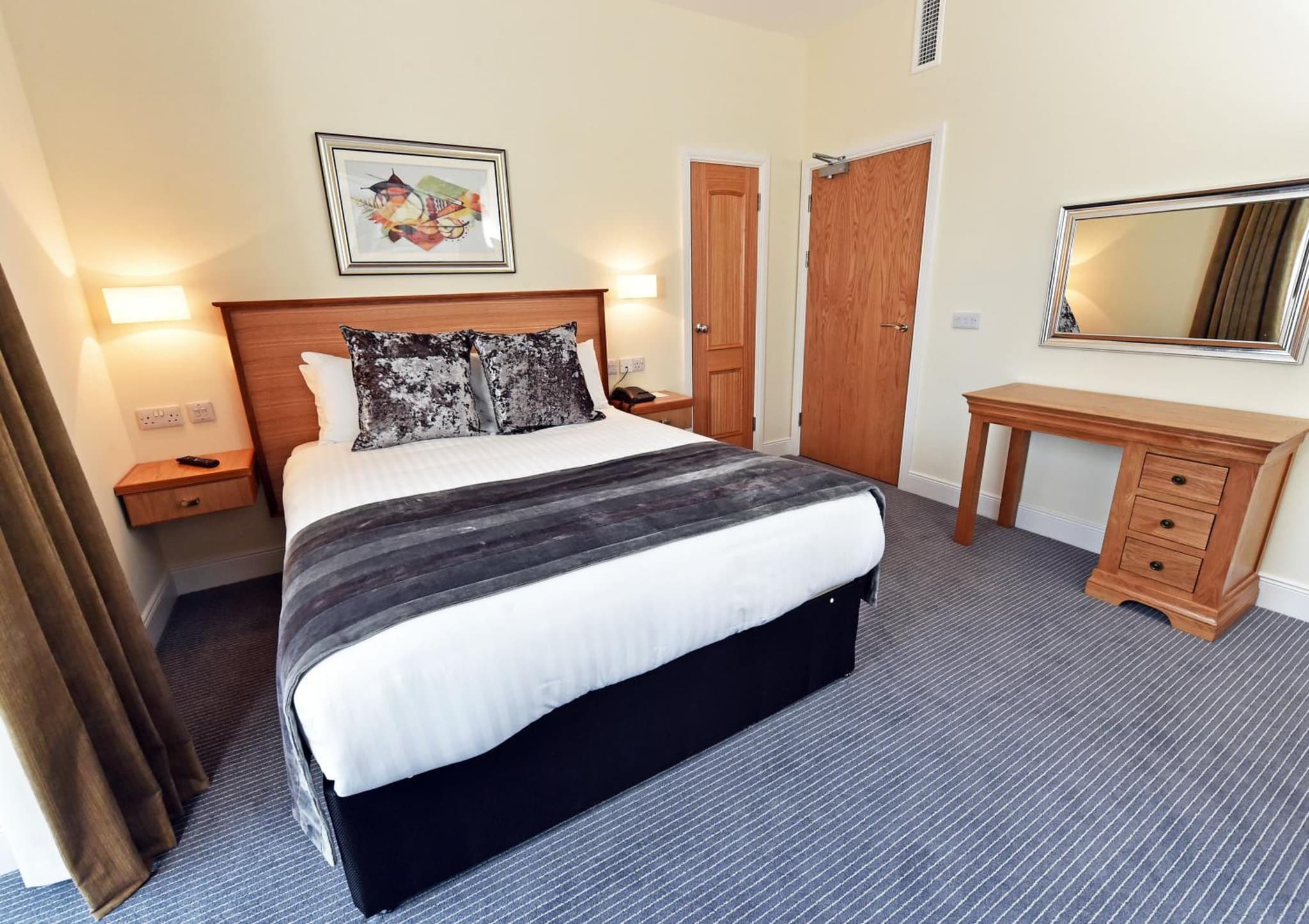 Royal Athenaeum Suites photo 3