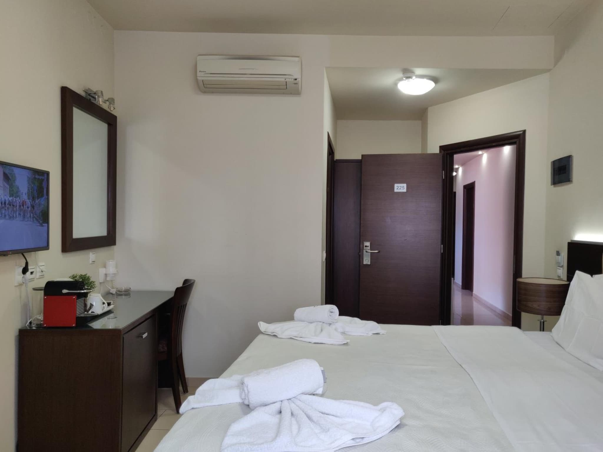 The Manessi City Boutique Hotel photo 4
