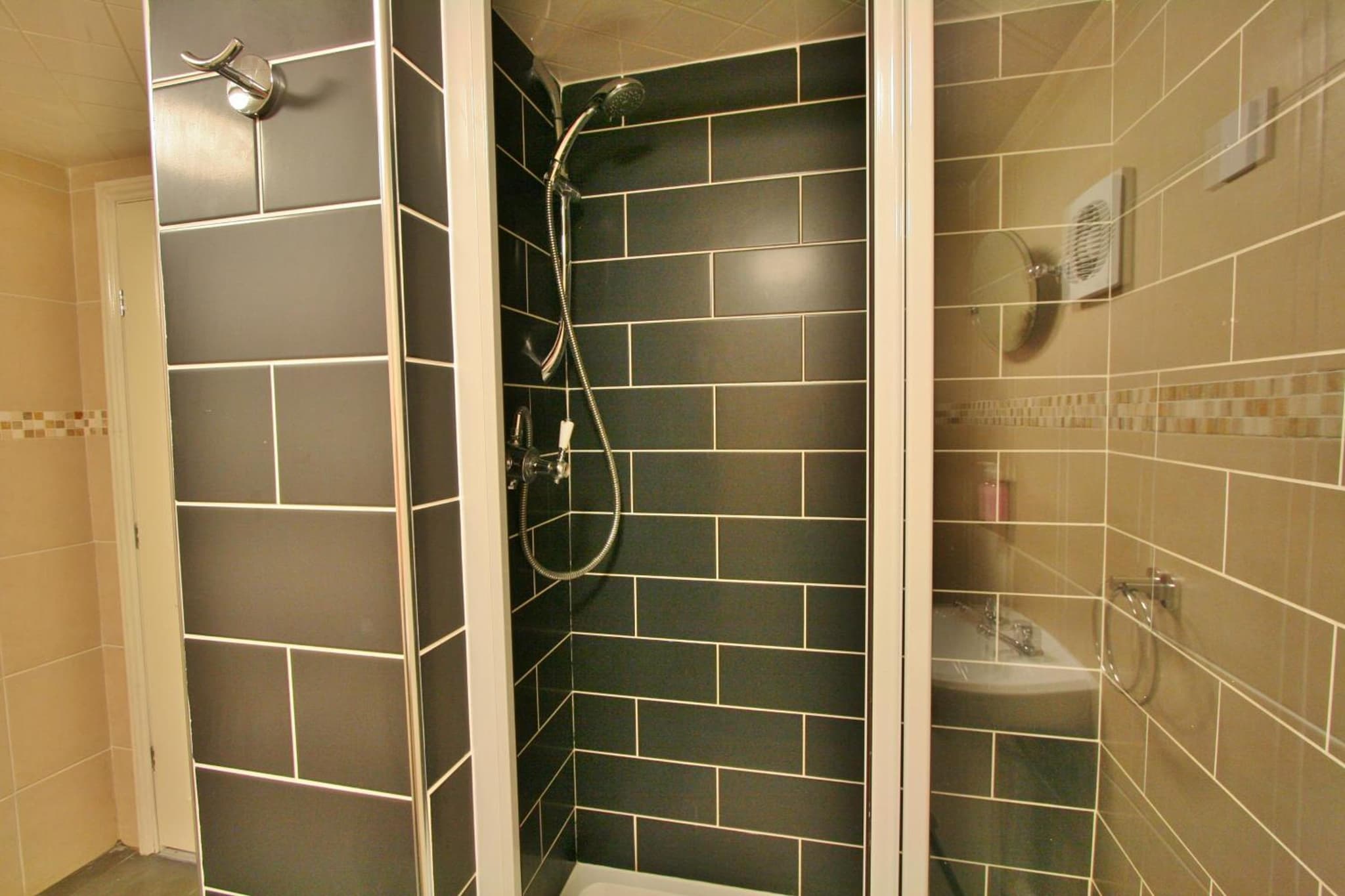 Central Hotel Cheltenham by Roomsbooked photo 3