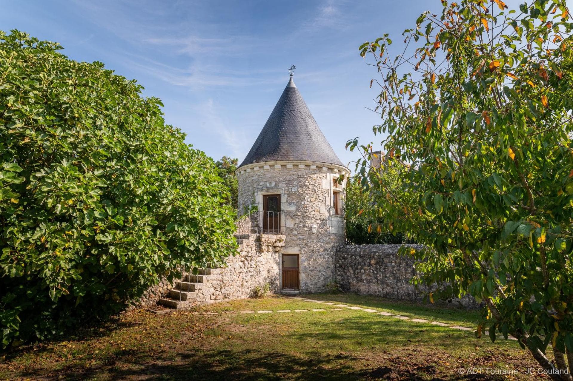 Le vieux château de Hommes photo 9