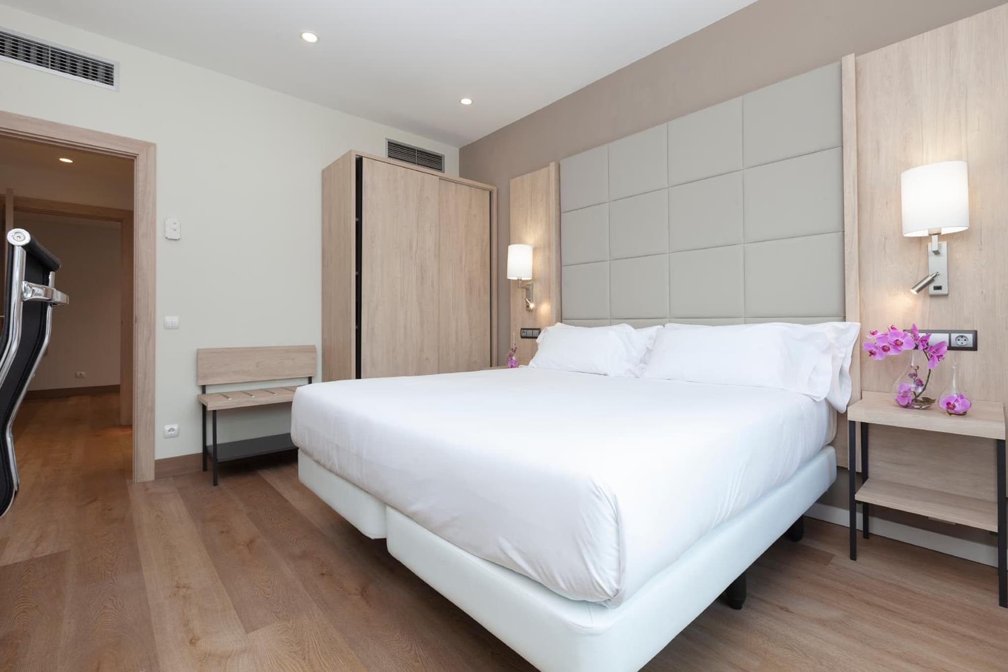 Hotel Puerta de Bilbao photo 4