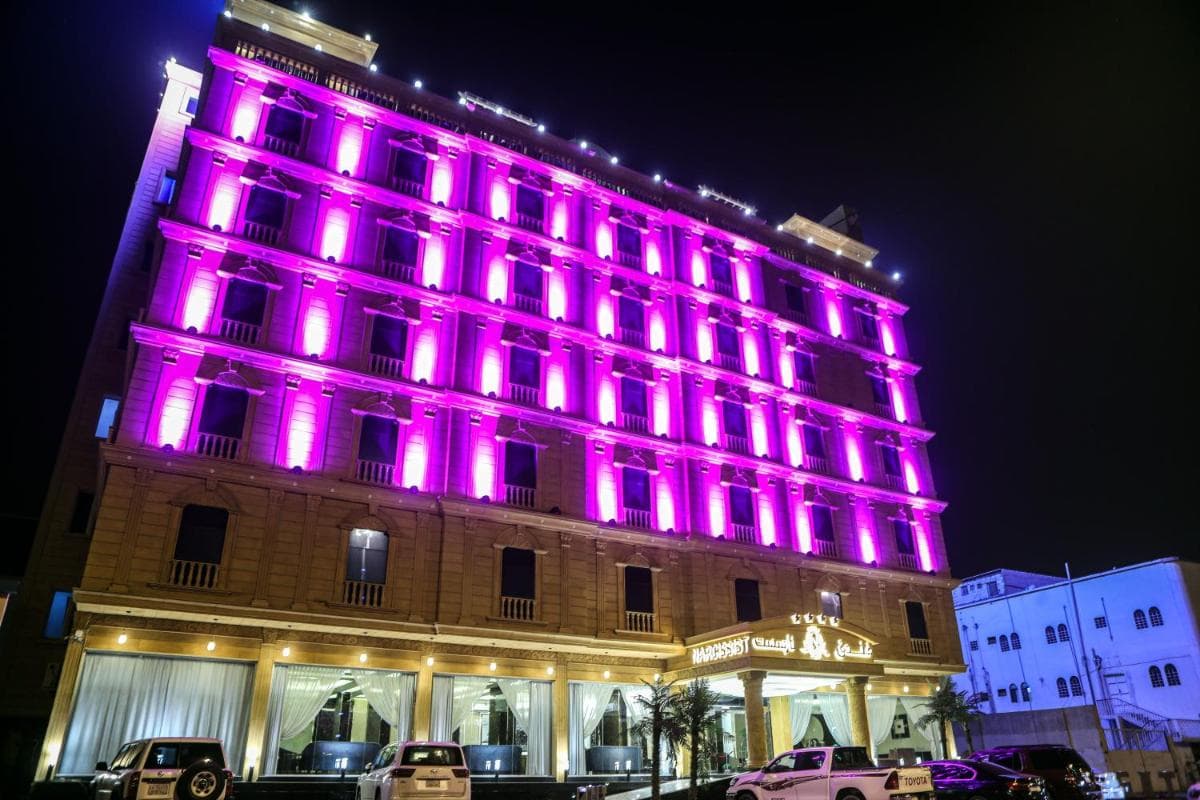 NARCISSIST HOTEL