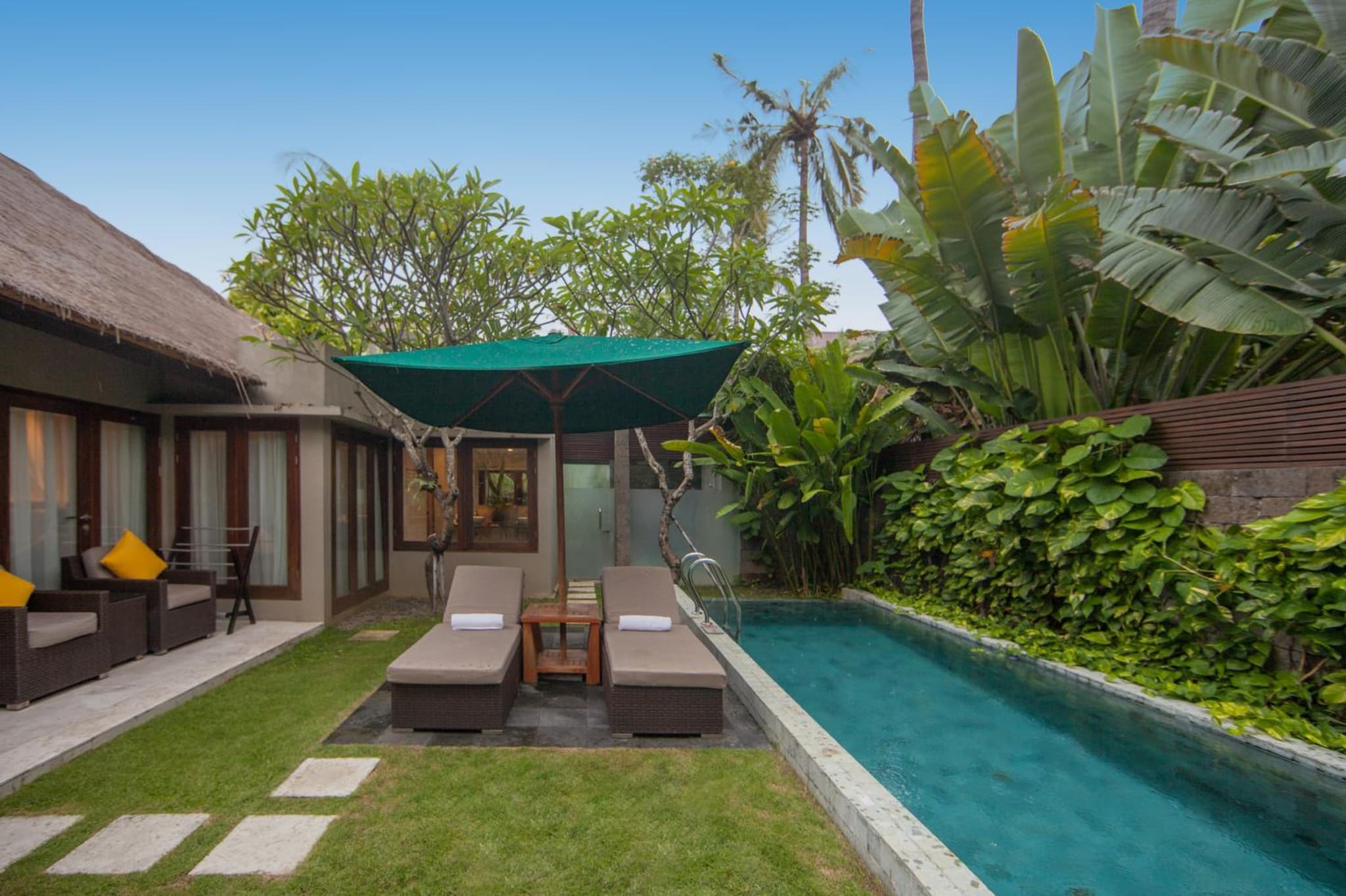 Legian Beach Hotel photo 2