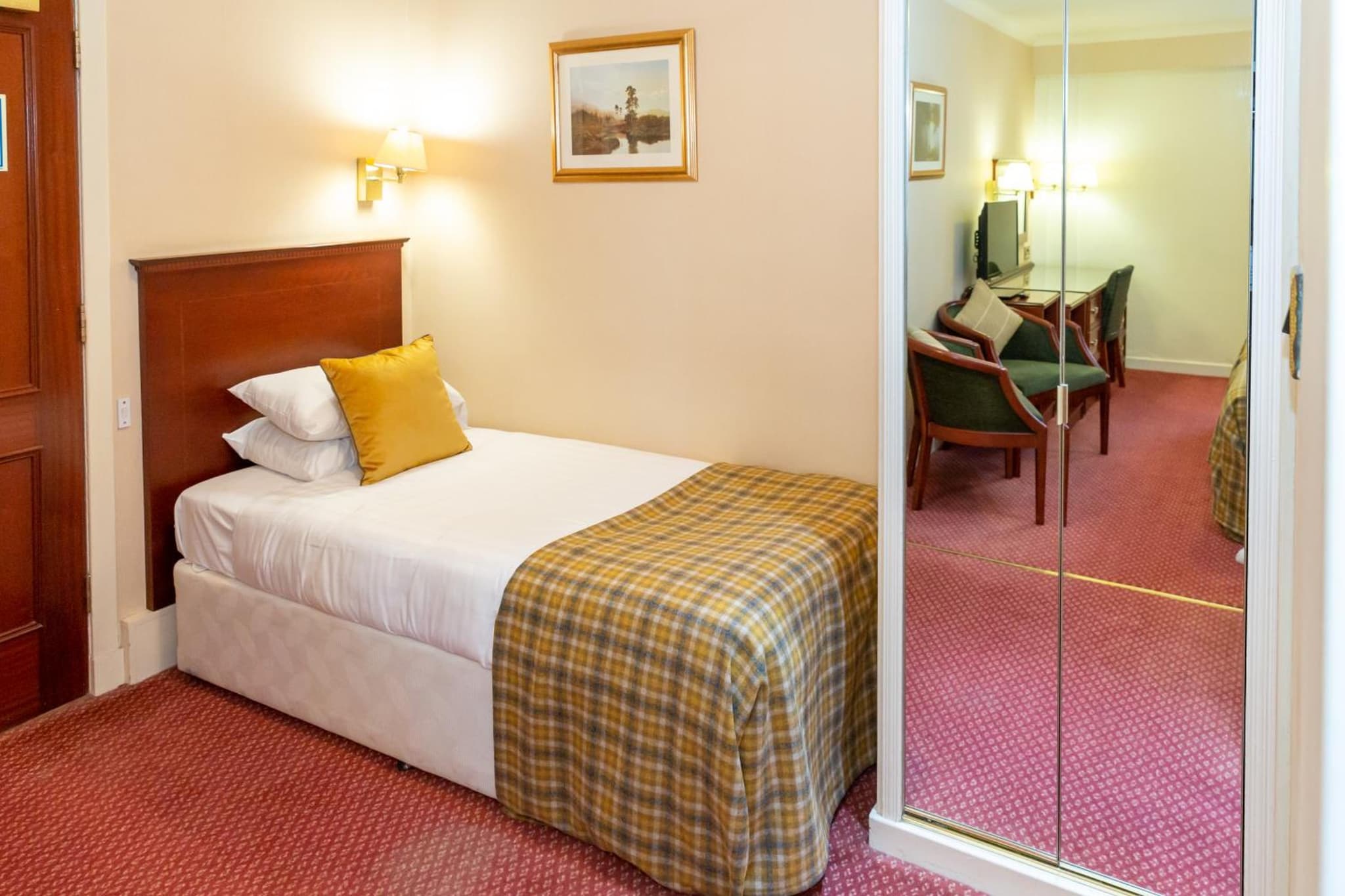 Alexandra Hotel photo 2