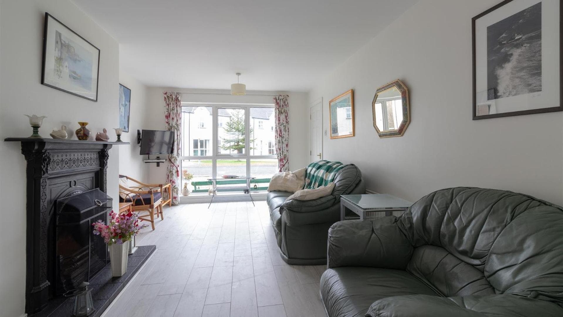 Strand Cottages Ballycastle Seafront photo 7