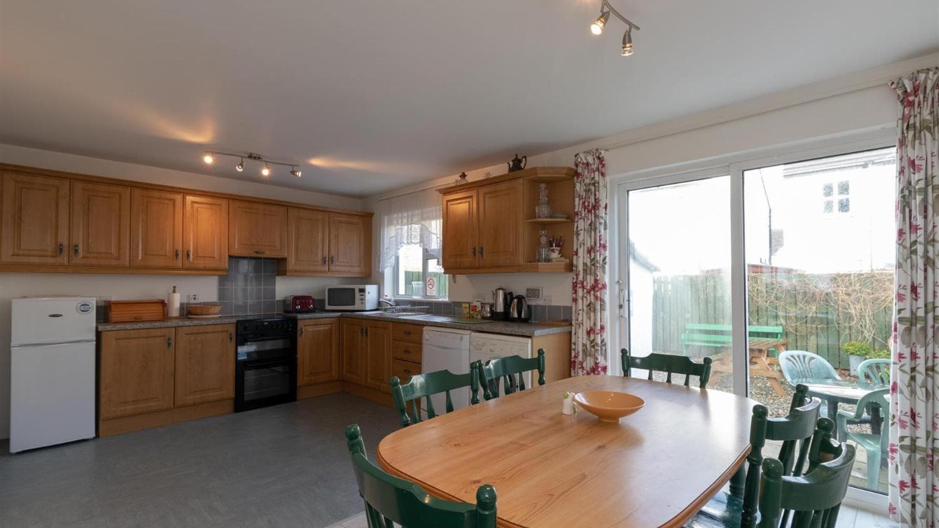 Strand Cottages Ballycastle Seafront photo 3