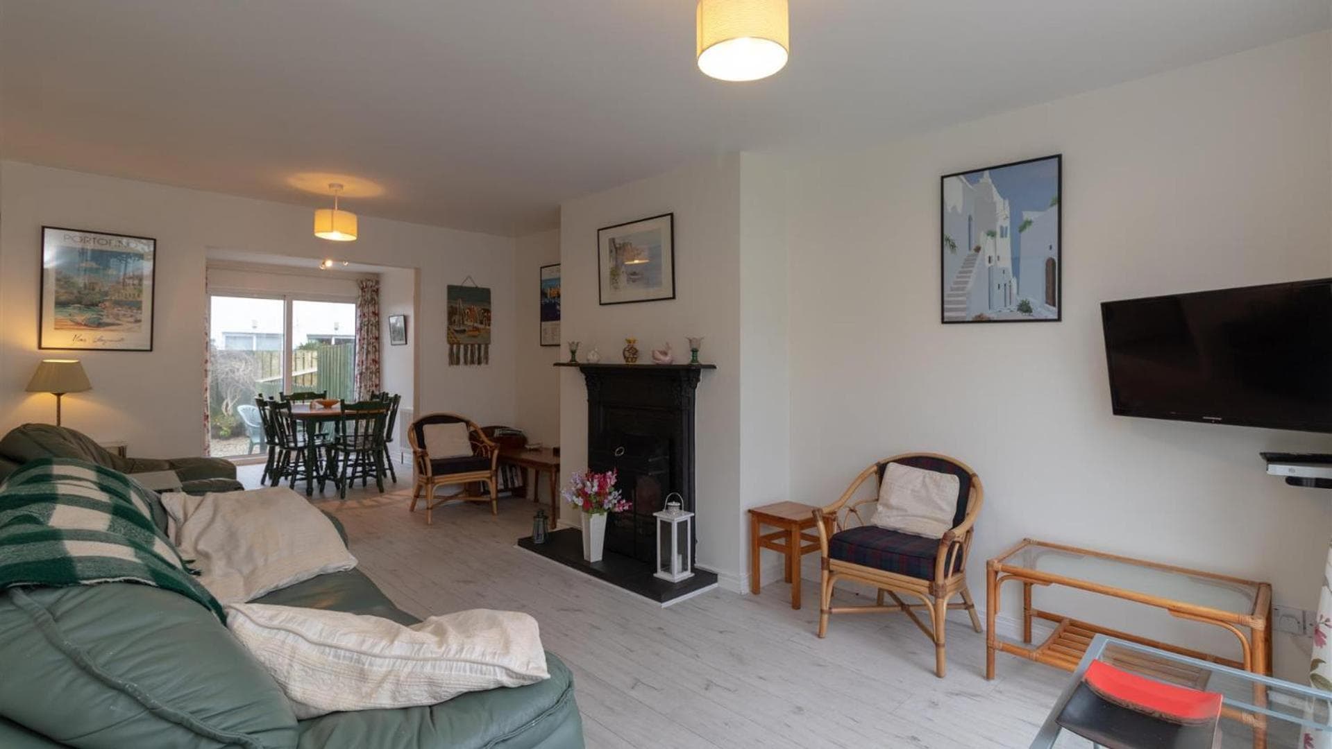 Strand Cottages Ballycastle Seafront photo 4