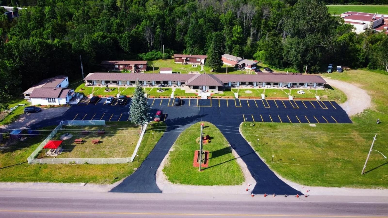 Champlain Motor Inn photo 8