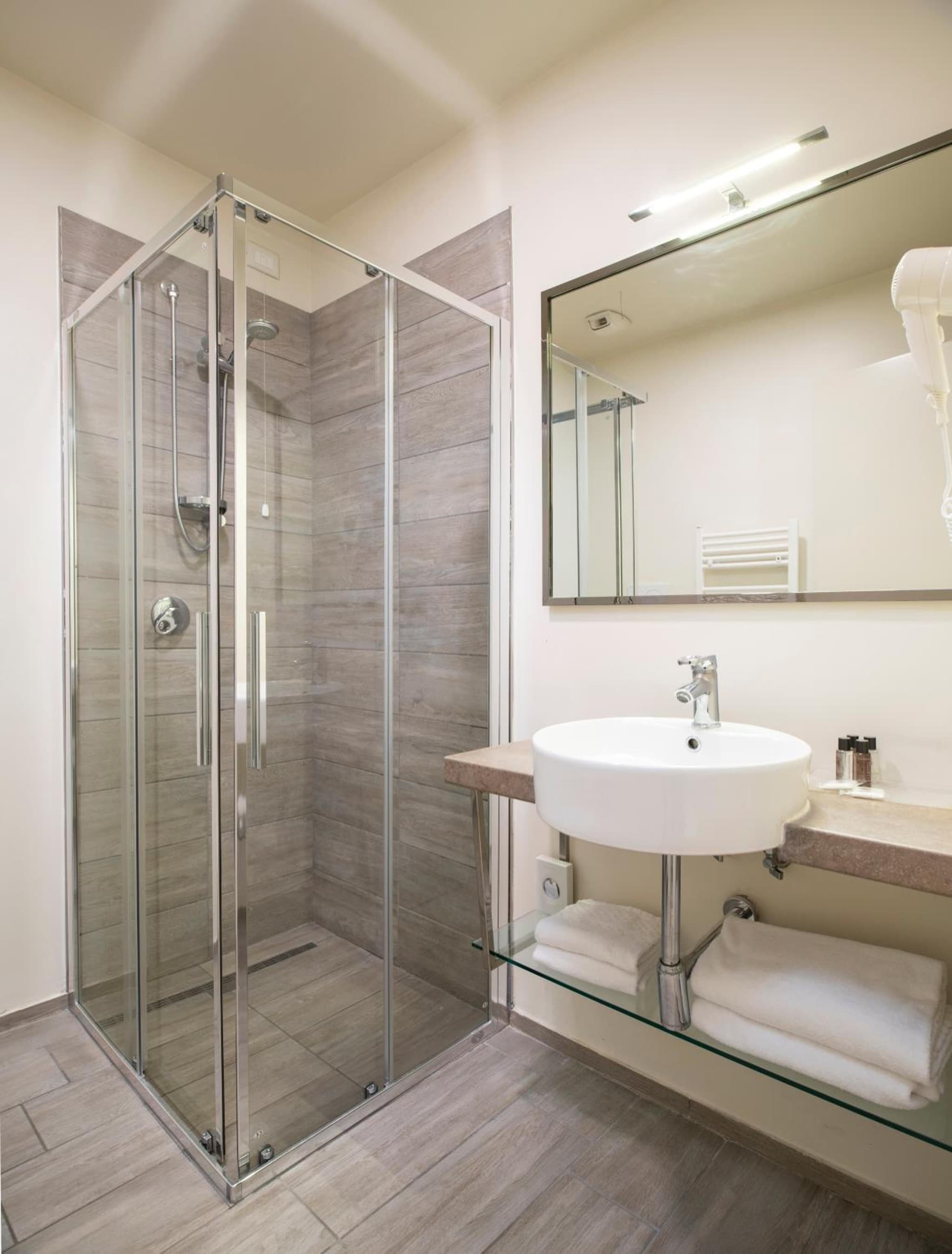 L'Hotel photo 8