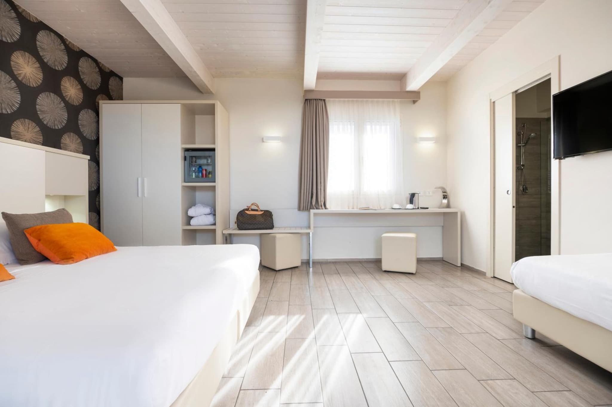 L'Hotel photo 3