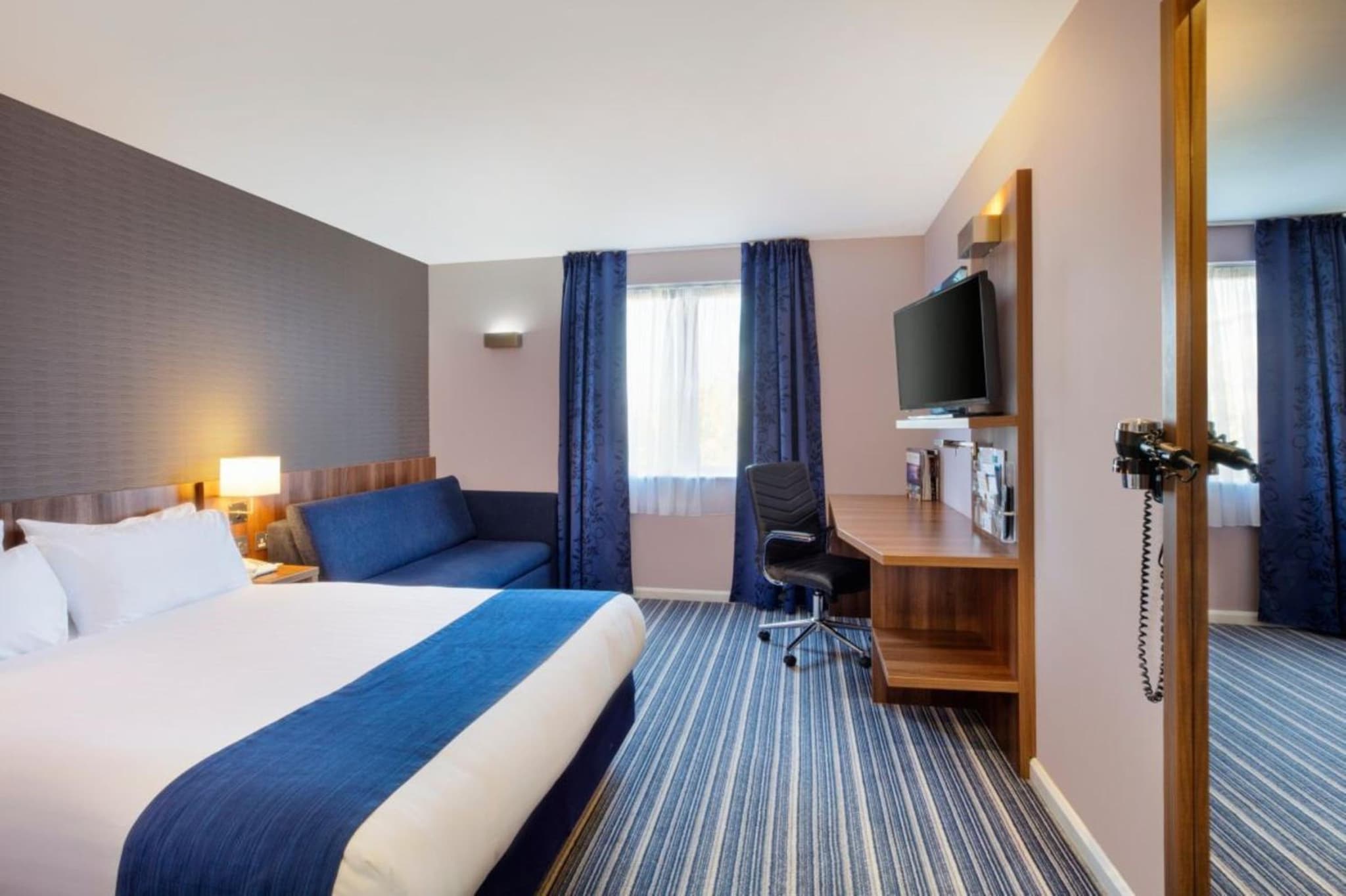 Holiday Inn Express Poole by IHG photo 9
