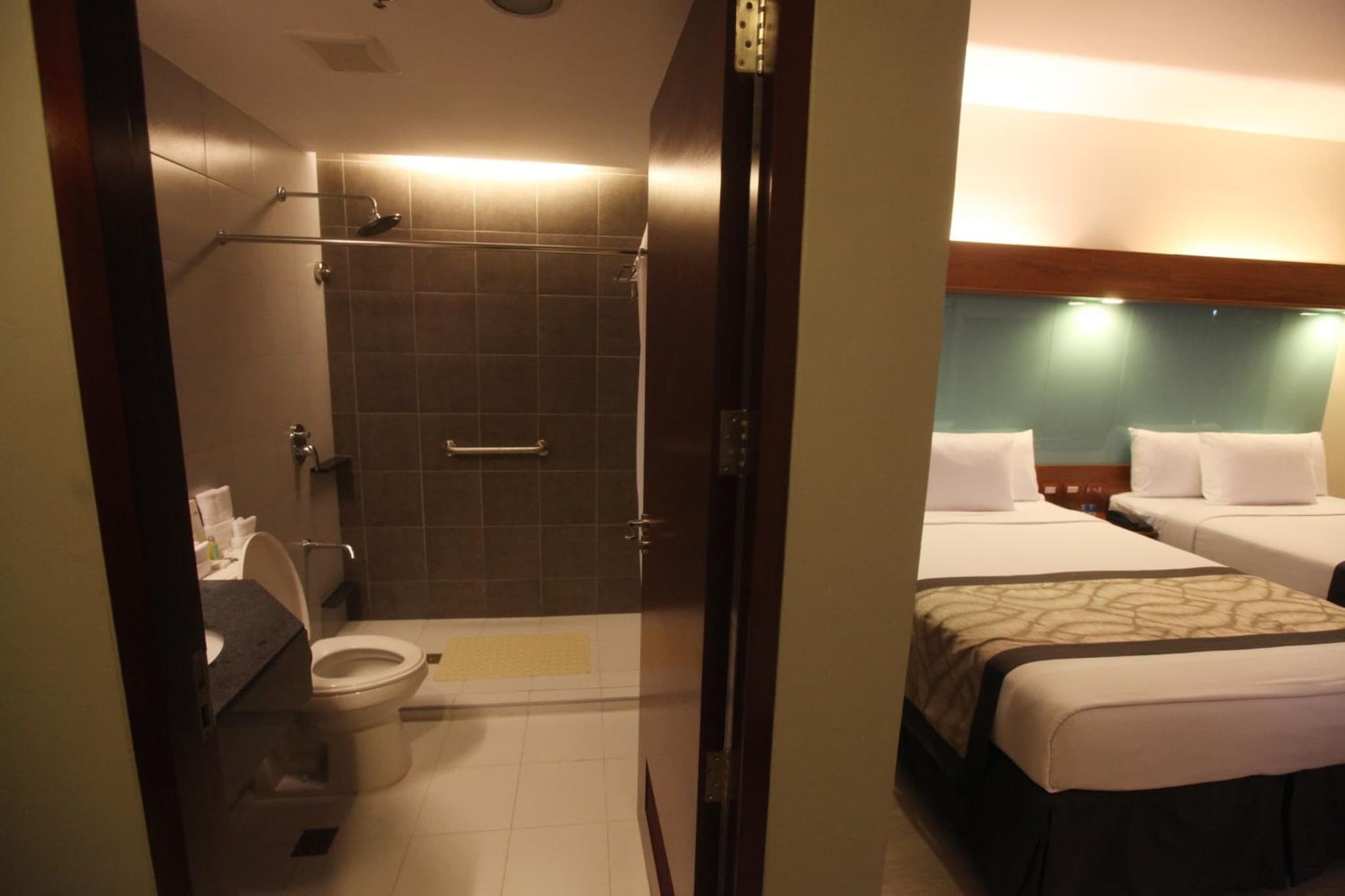 Microtel by Wyndham UP Technohub photo 4