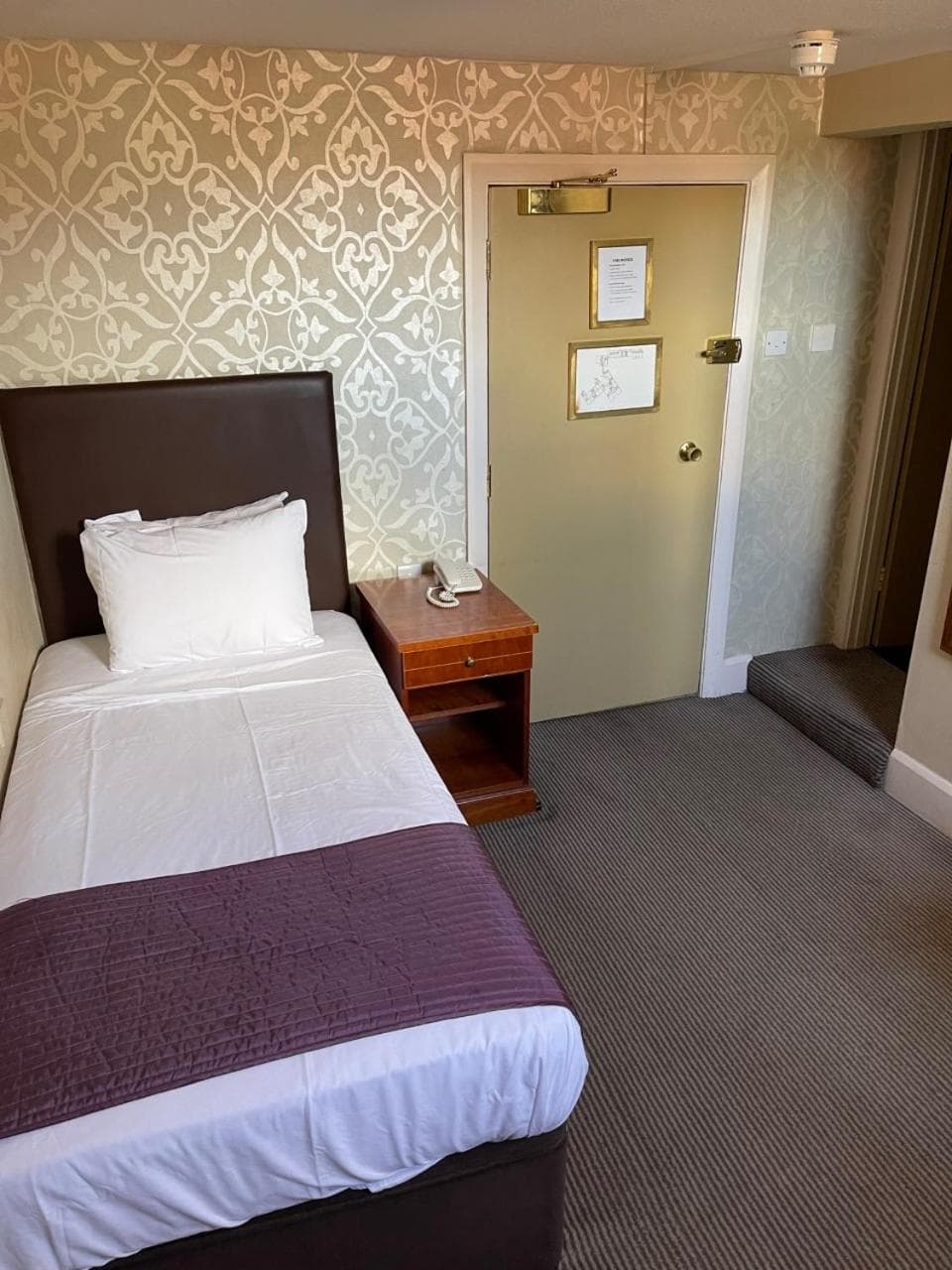 Manor Hotel by Greene King Inns photo 9
