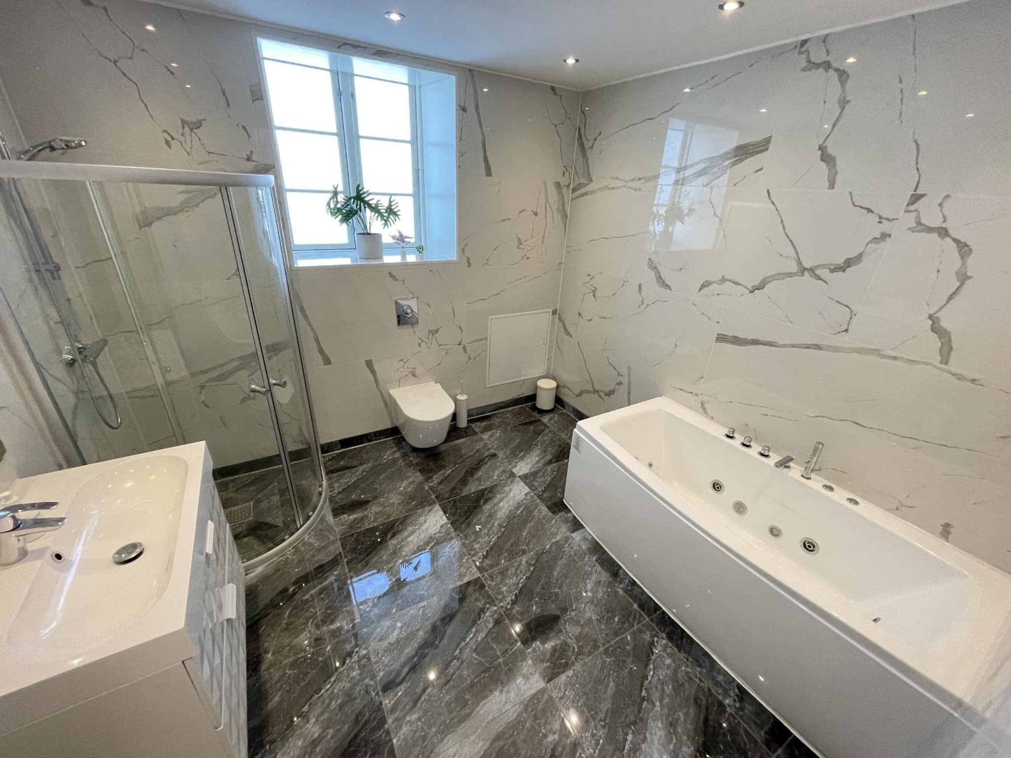 aday - Luxurious 3 bedroom - Modern Living Apartment photo 9