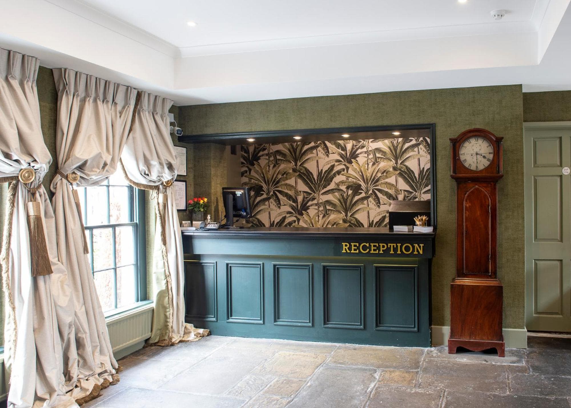 Bush Hotel Farnham photo 3