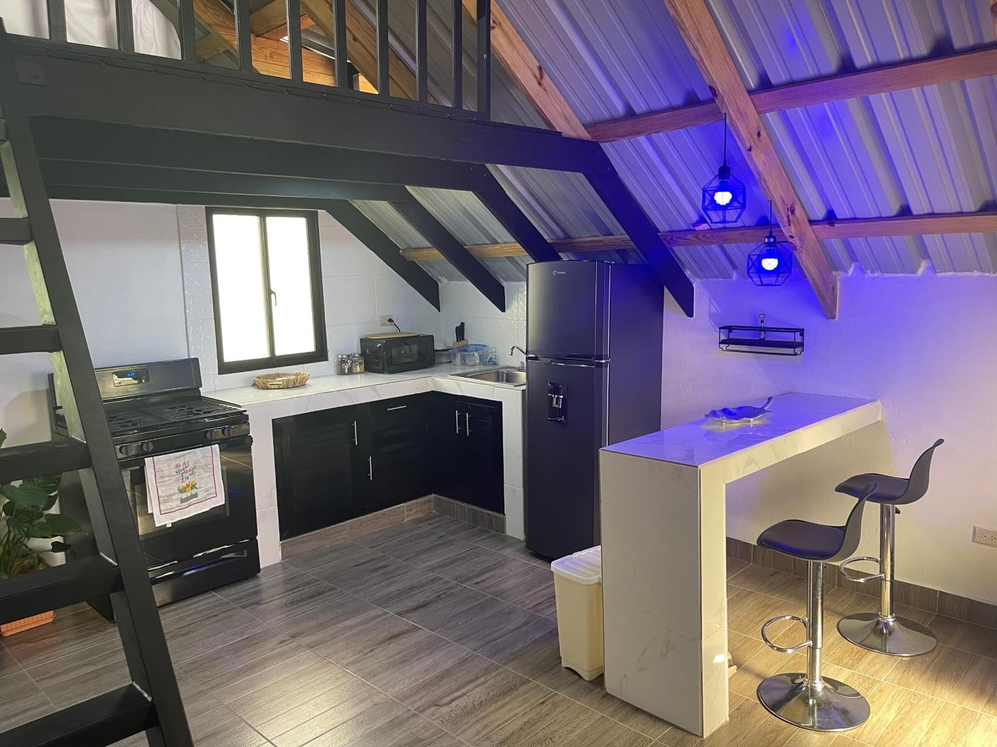 Lovely tiny studio photo 5
