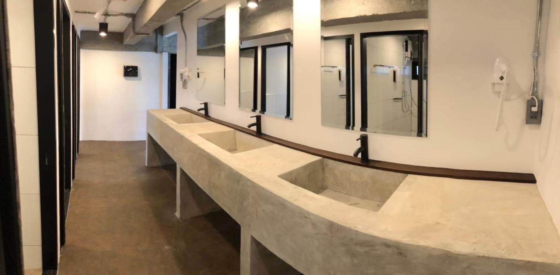 The Entaneer Poshtel photo 6
