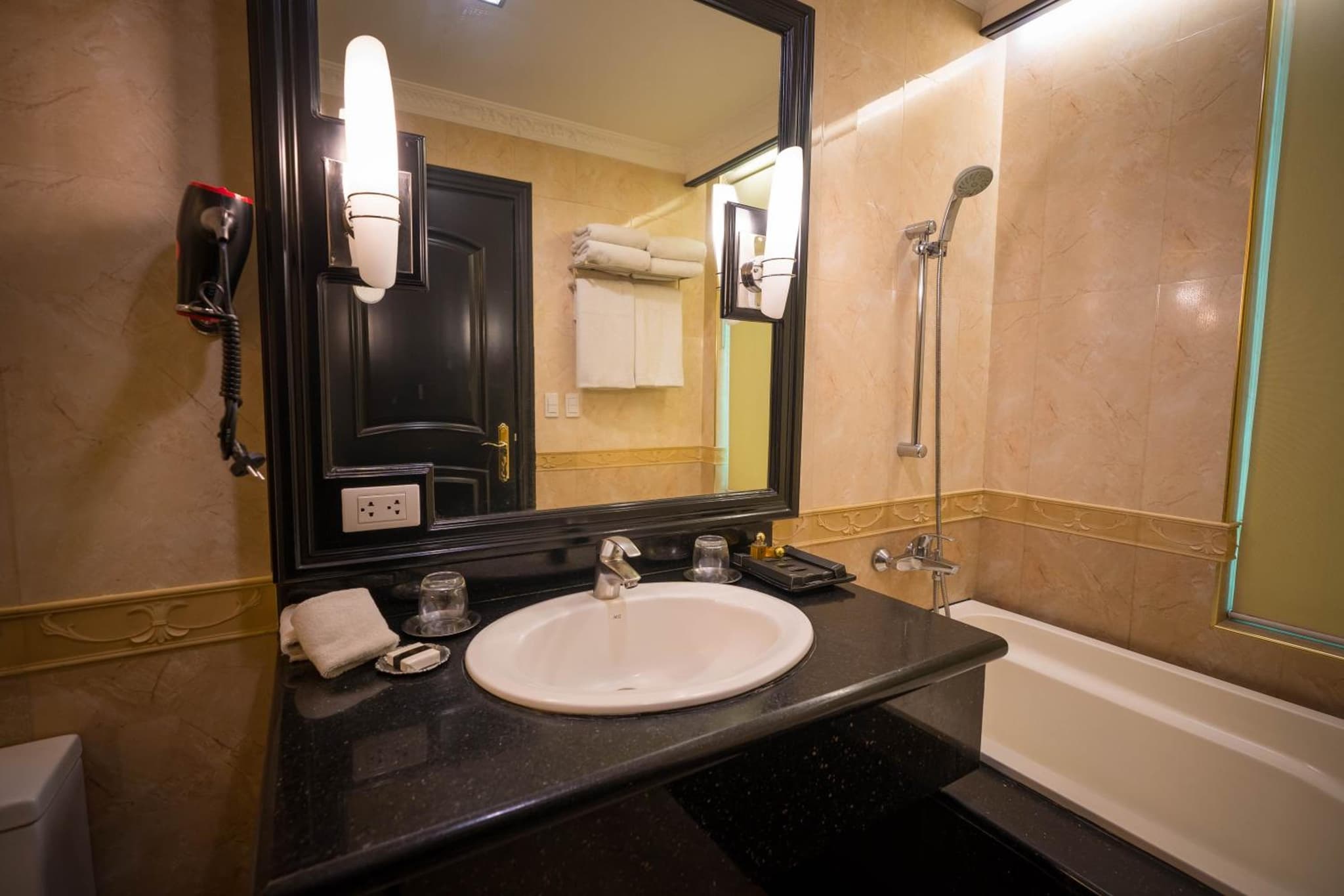 Fields Plaza Hotel by ABC photo 9