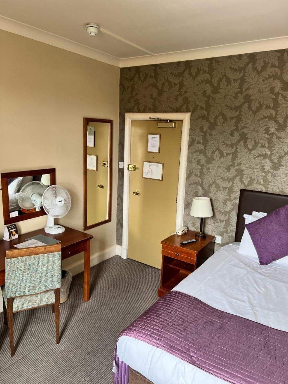 Manor Hotel by Greene King Inns photo 6
