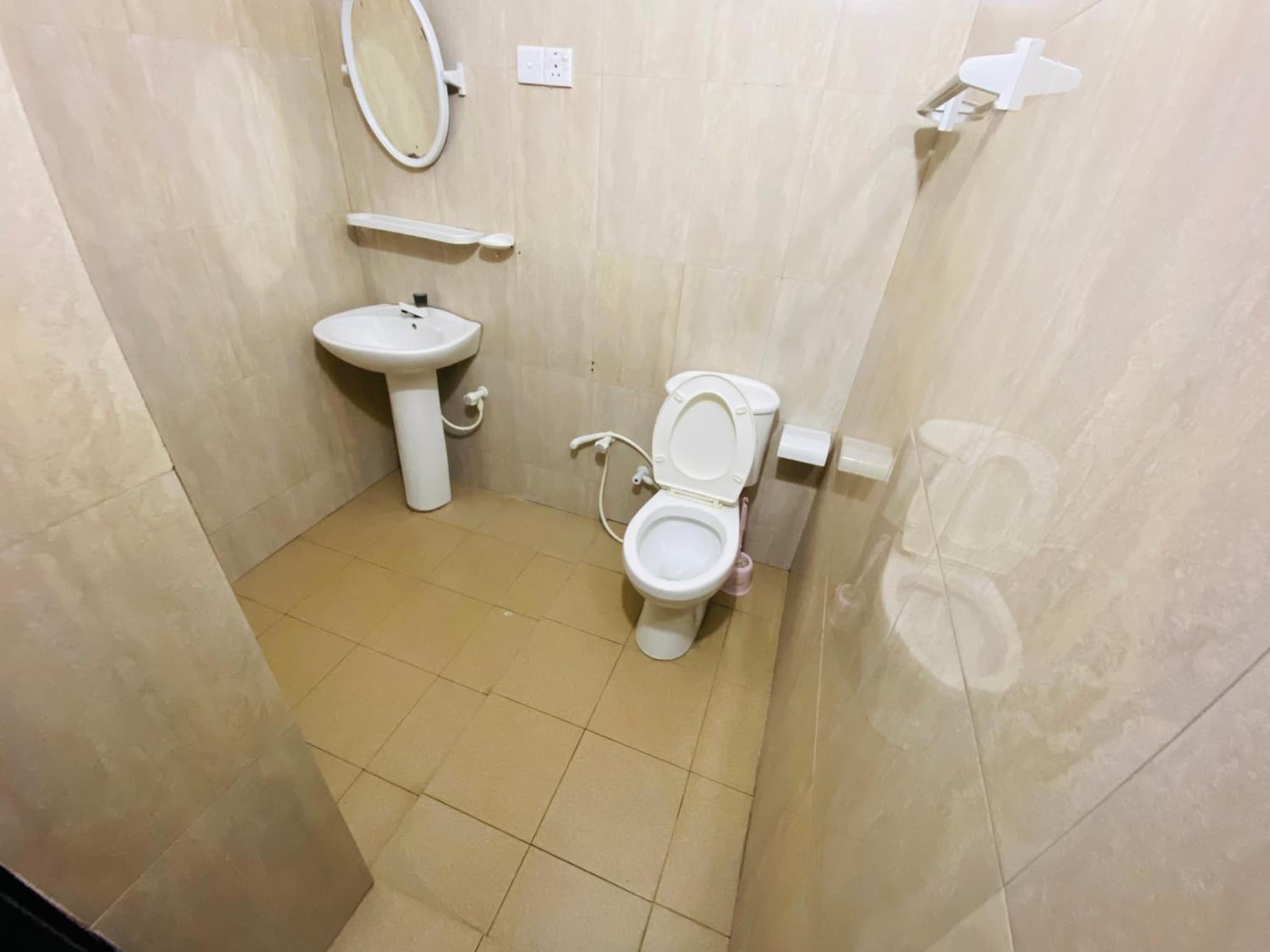 Yal's Town Inn photo 7