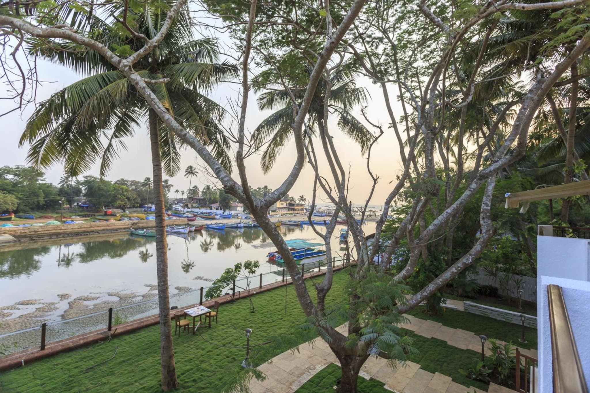 Acron Waterfront Resort photo 3
