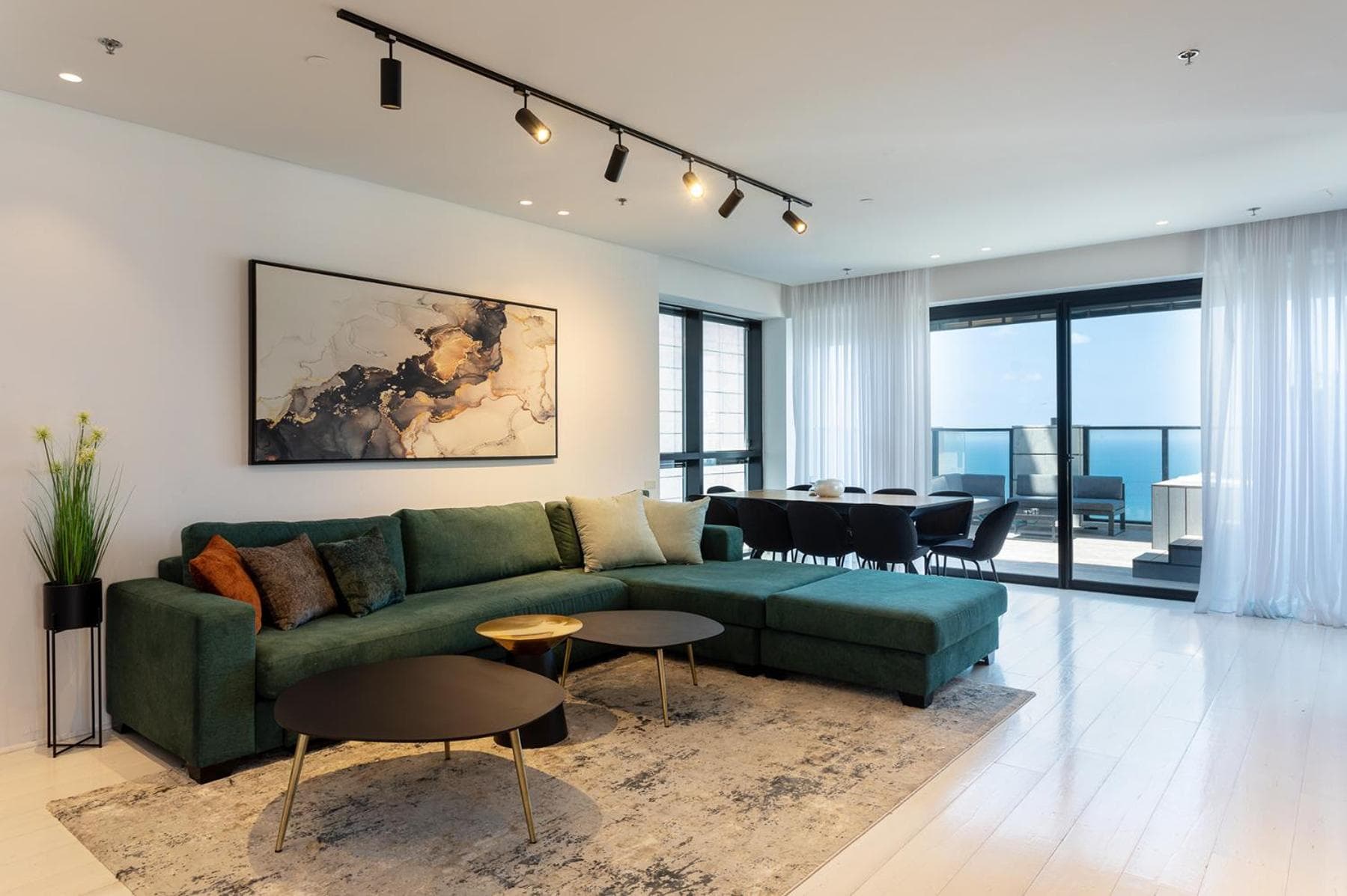 Sea-Breeze Penthouse with Jacuzzi photo 5