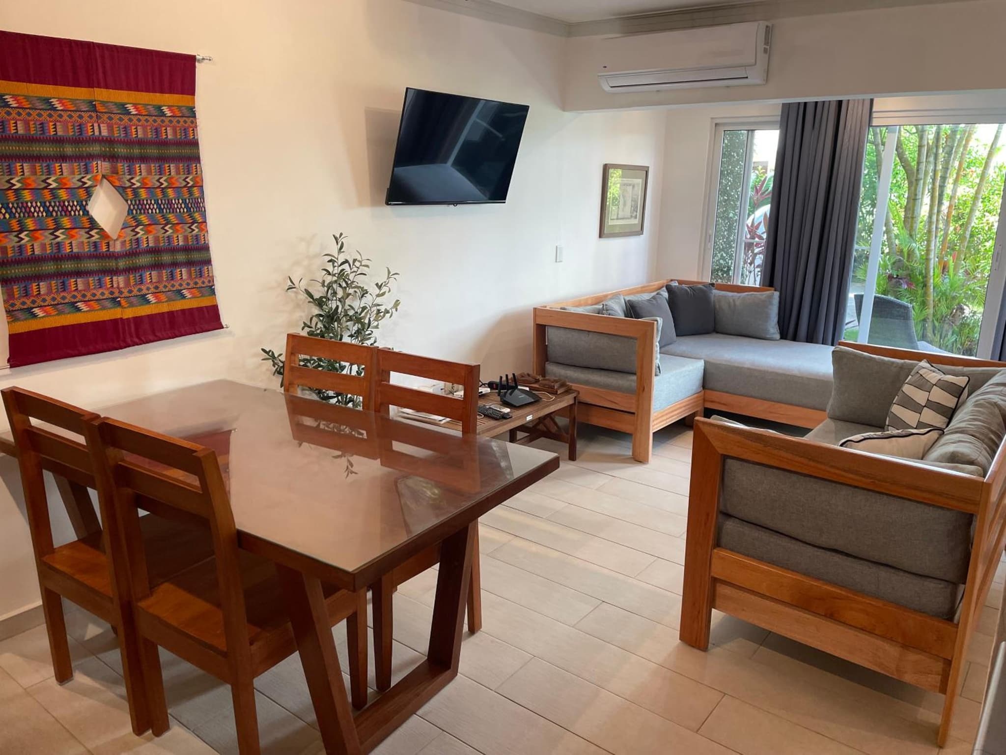 Oceanfront Kite Beach, 2BR, Patio, Pool, 30 steps to sand photo 3