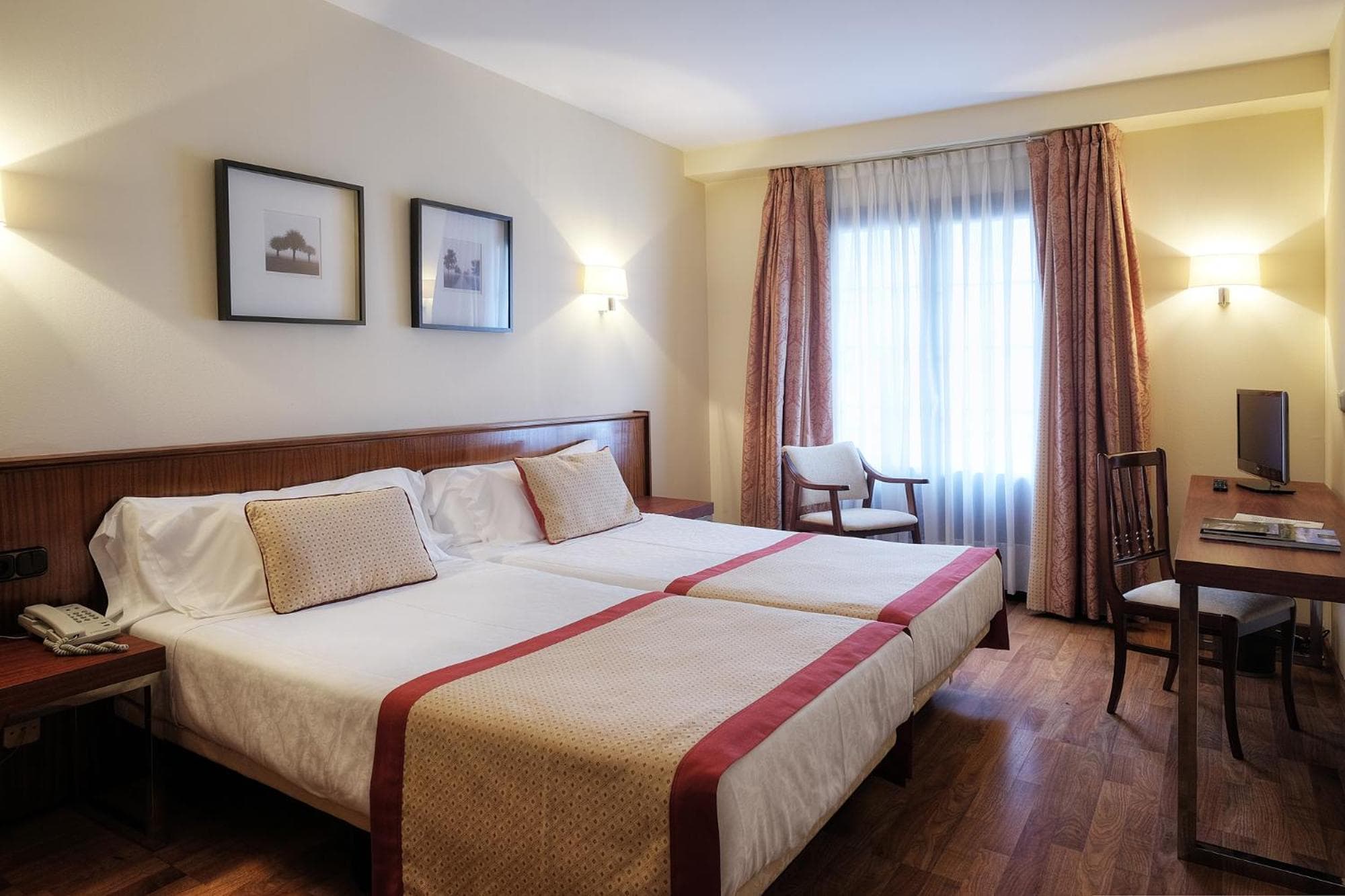 Hotel y Apartamentos Arias photo 4