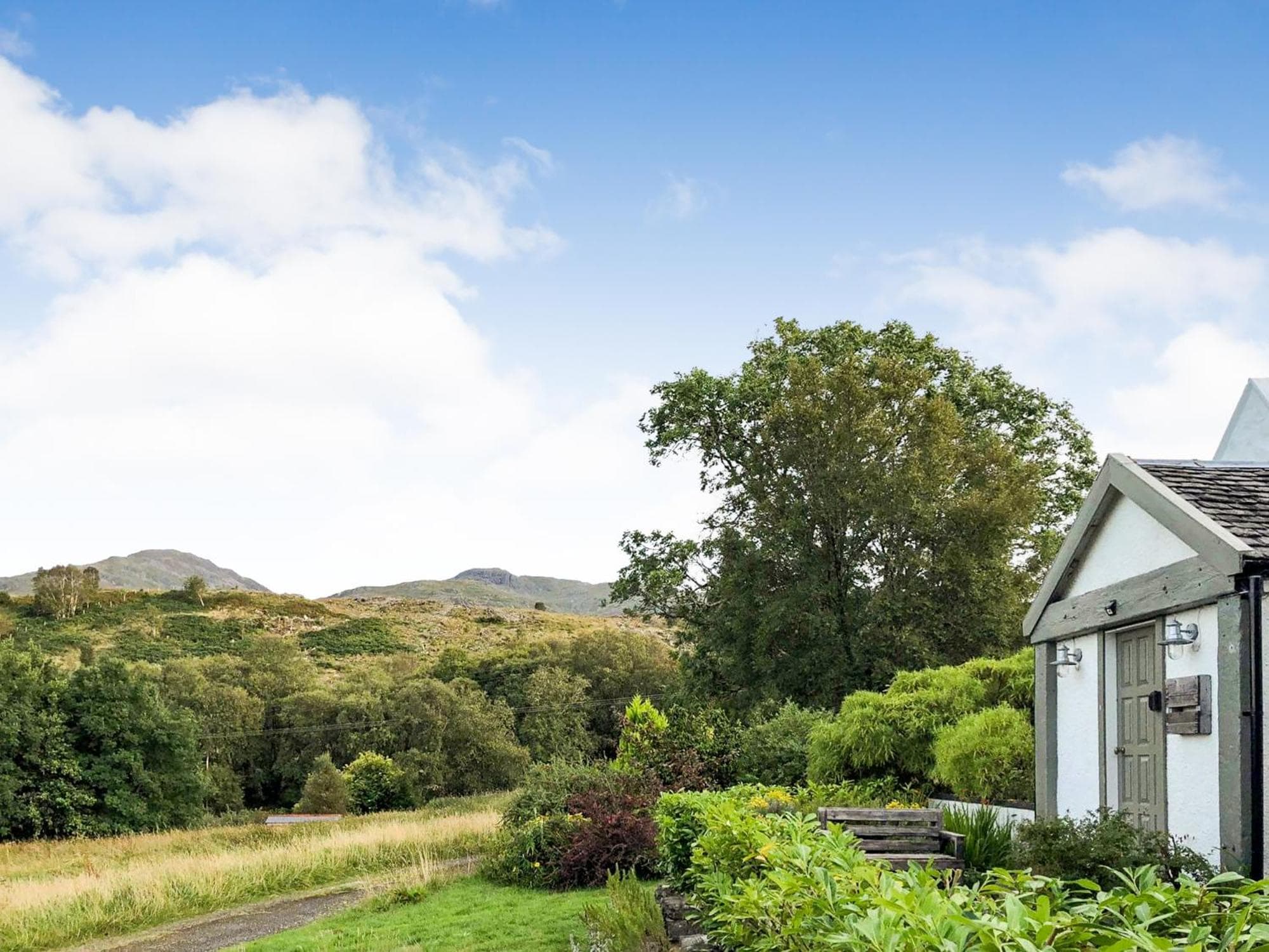 Old Kyle Farm - Stunning Views - 2 mins from Skye Bridge photo 2